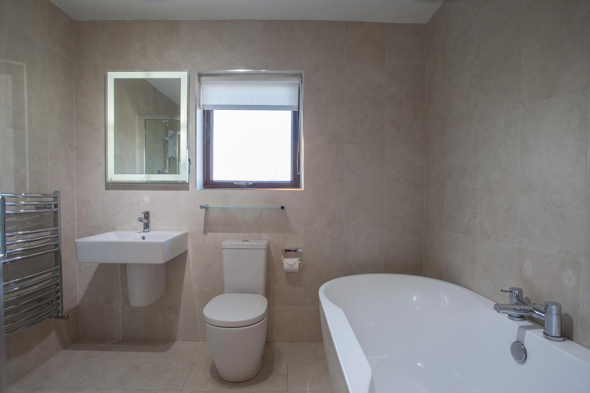 Double Room with Private Bathroom - Photo 2