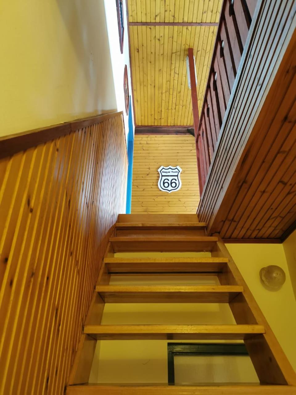 8-Bed Mixed Dormitory Room photo 3