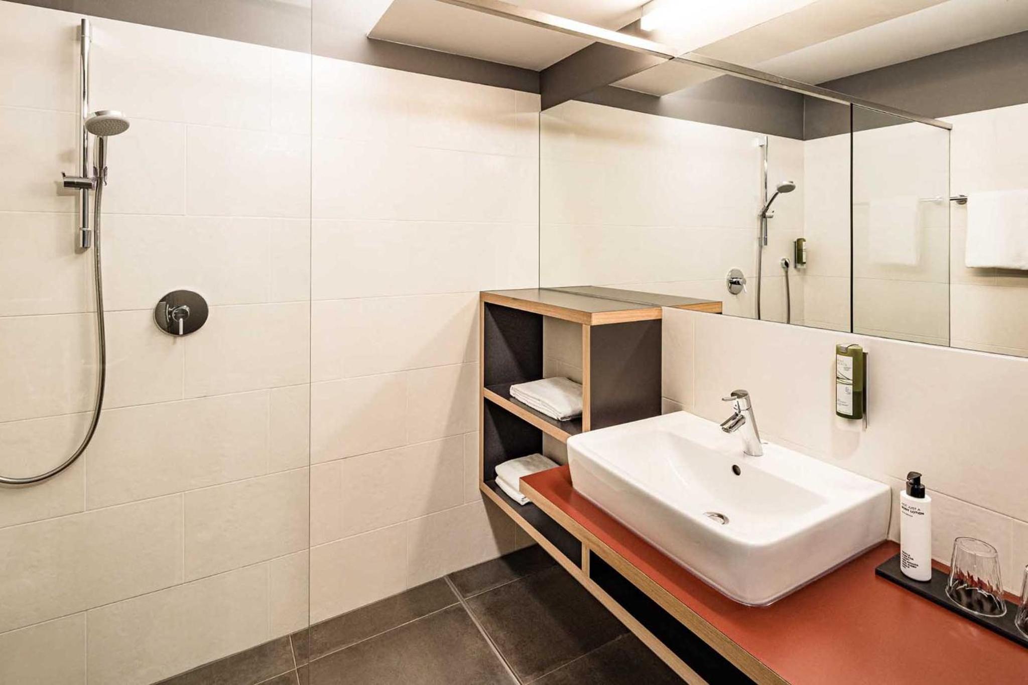 Suite - Photo 2
