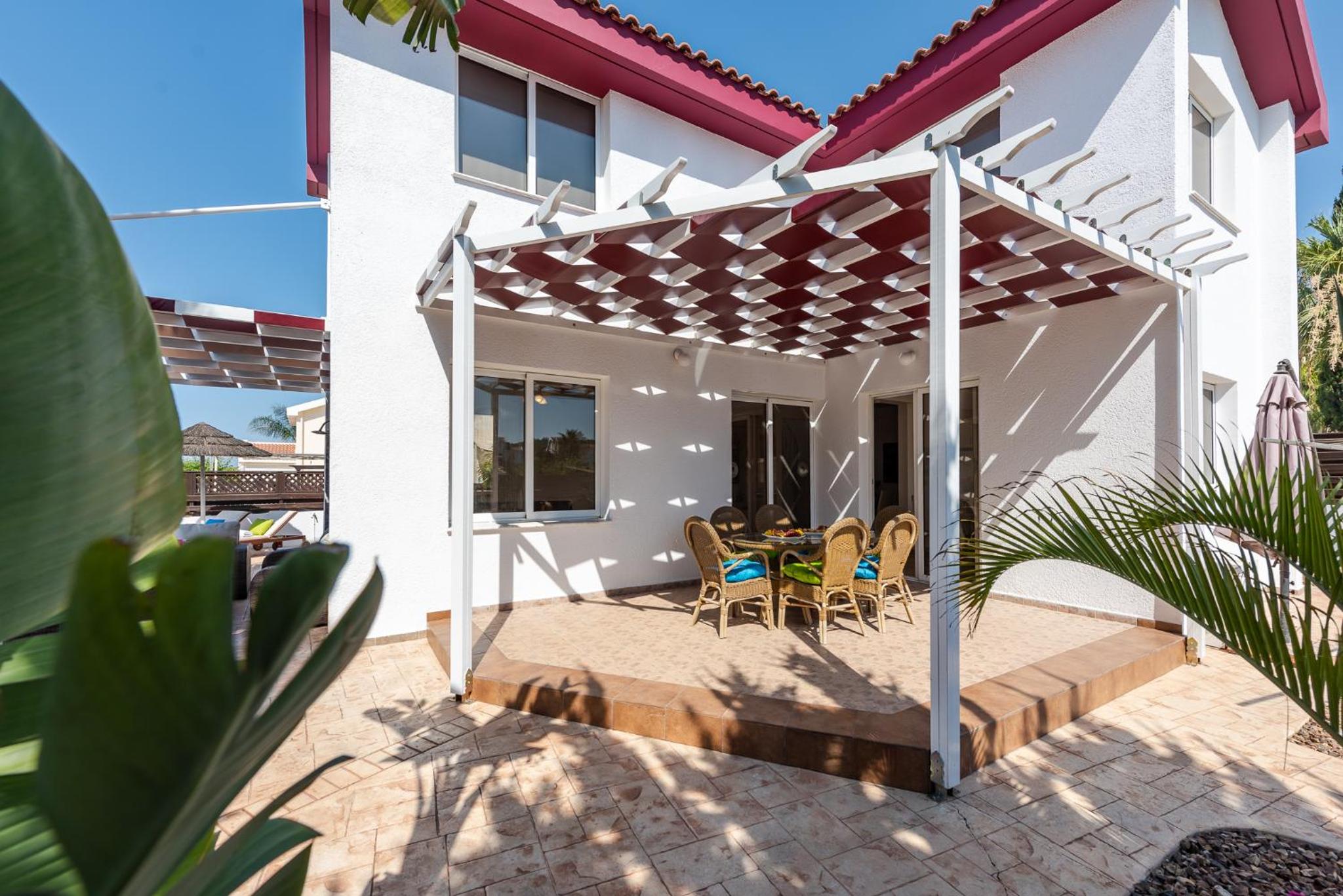 Three-Bedroom Villa with Private Pool photo 3