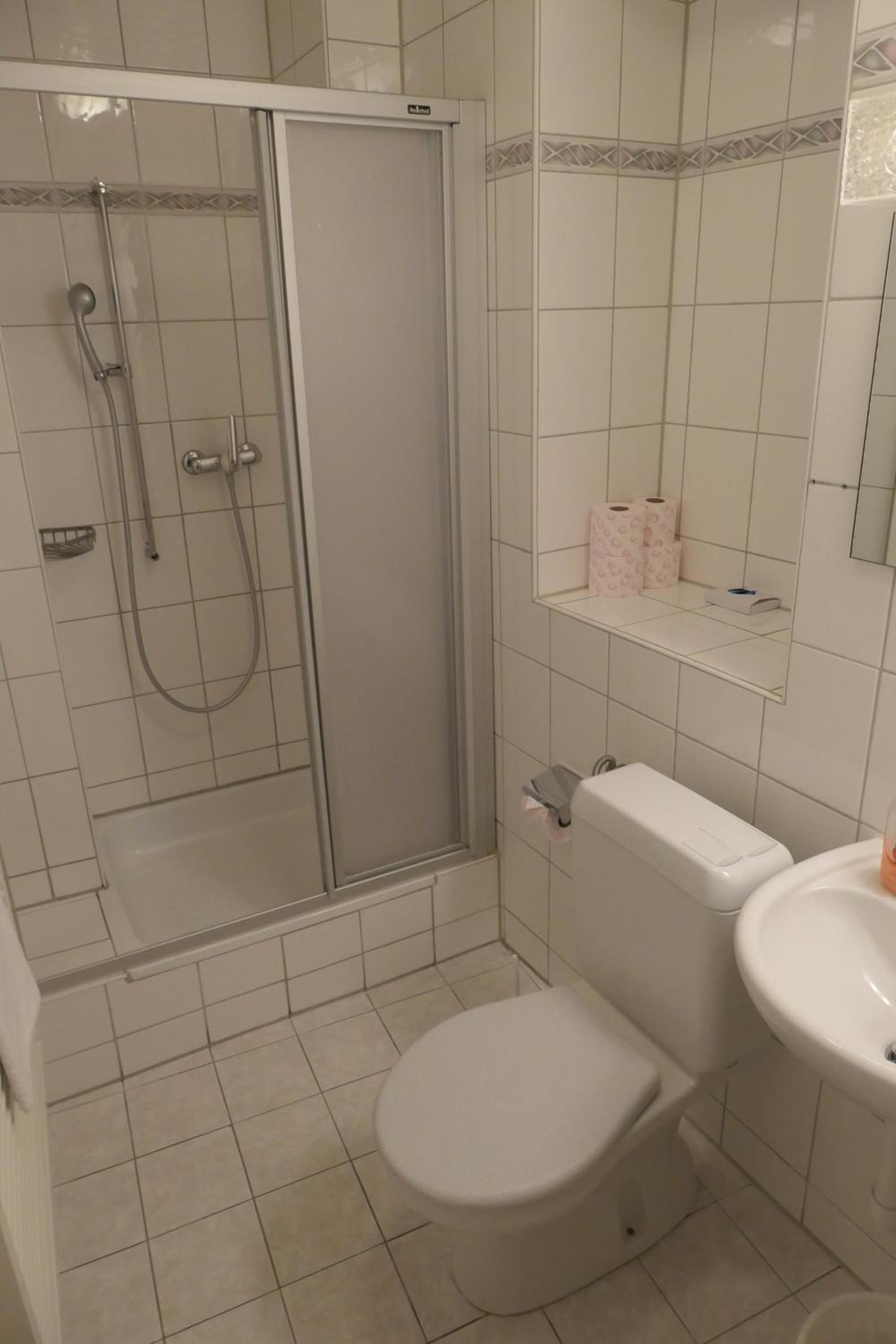 Double Room with Shared Bathroom photo 2