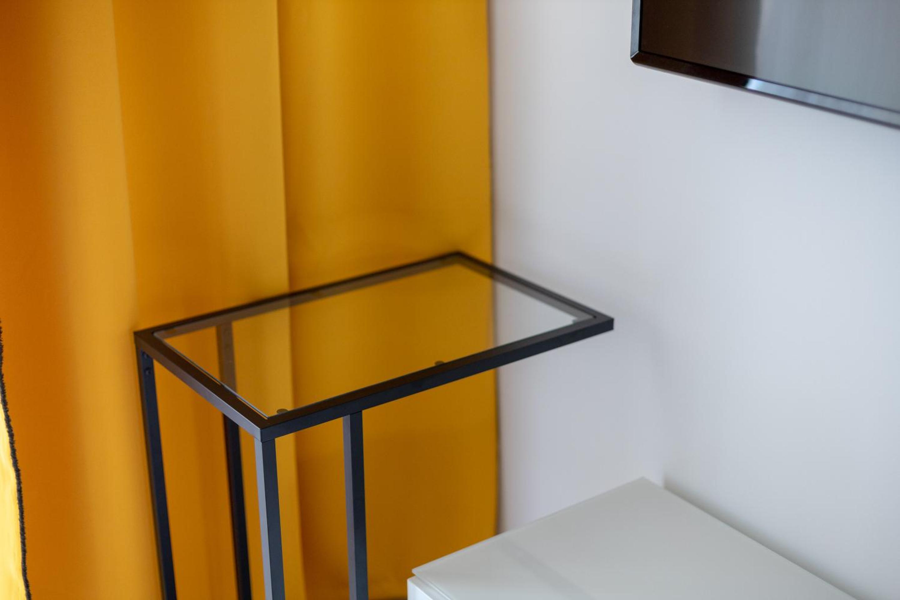One-Bedroom Apartment - Photo 1