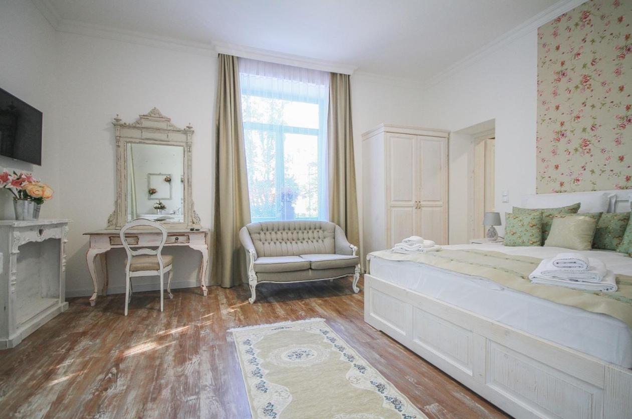 Twin Room with Balcony - Photo 2