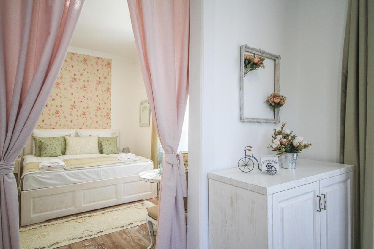 Twin Room with Balcony - Photo 3
