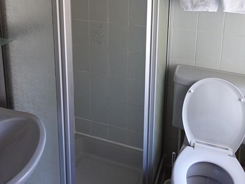 Standard Single Room with Shower photo 3