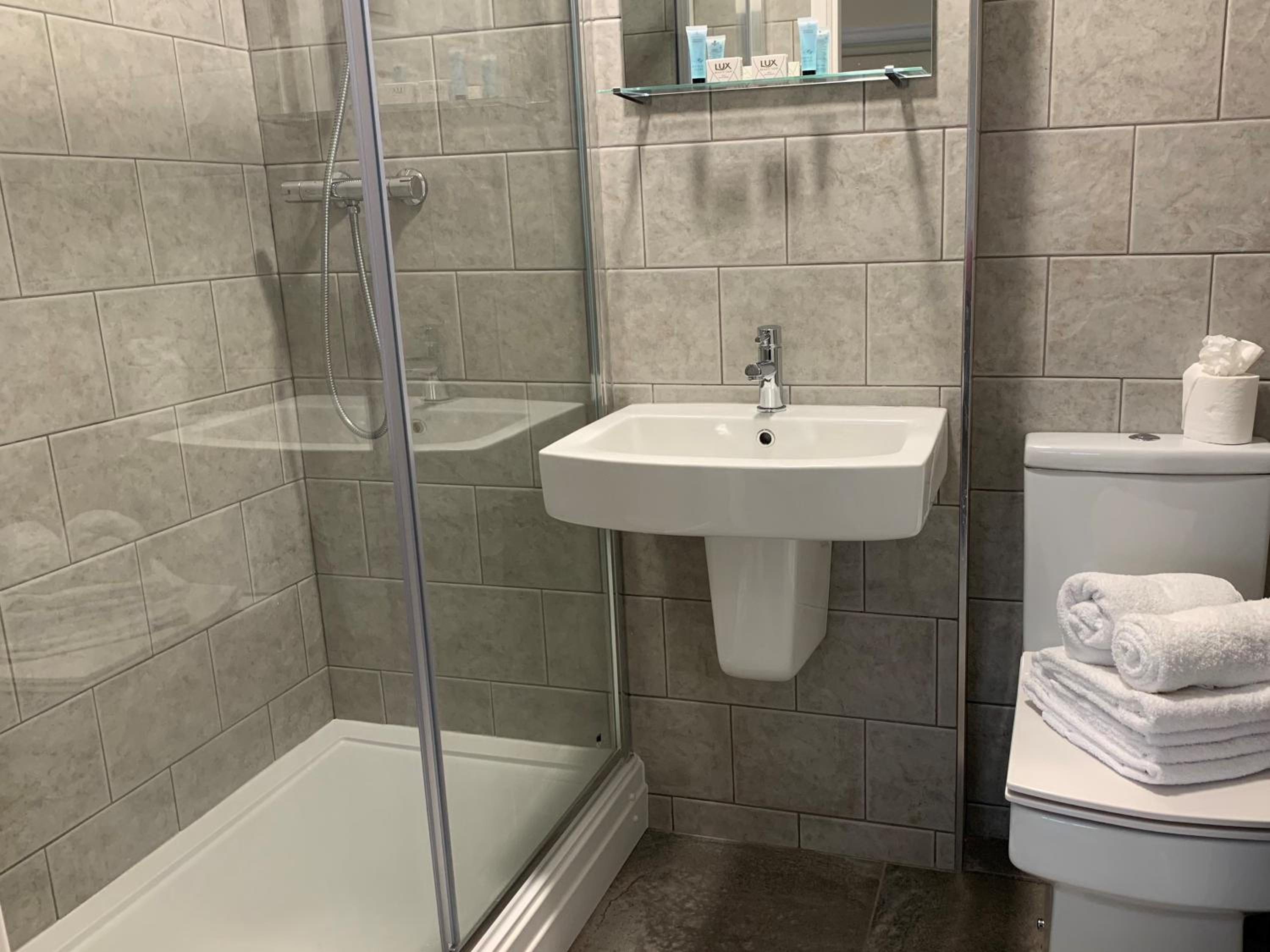 Twin Room with Shower - Photo 4