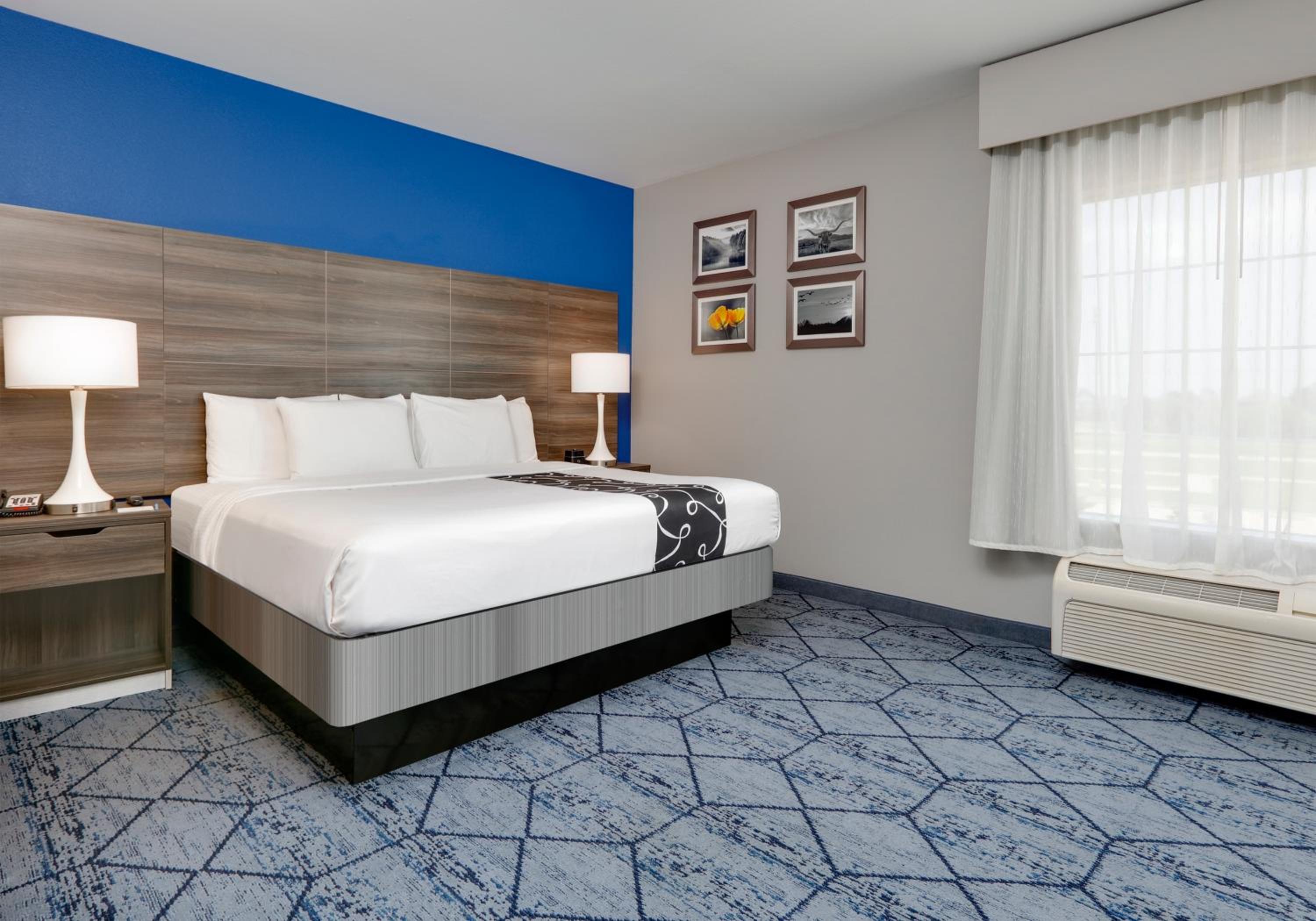 King Room - Non-Smoking - Photo 4
