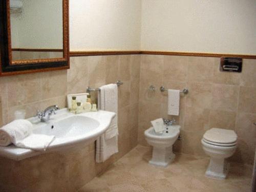Double or Twin Room - Photo 2