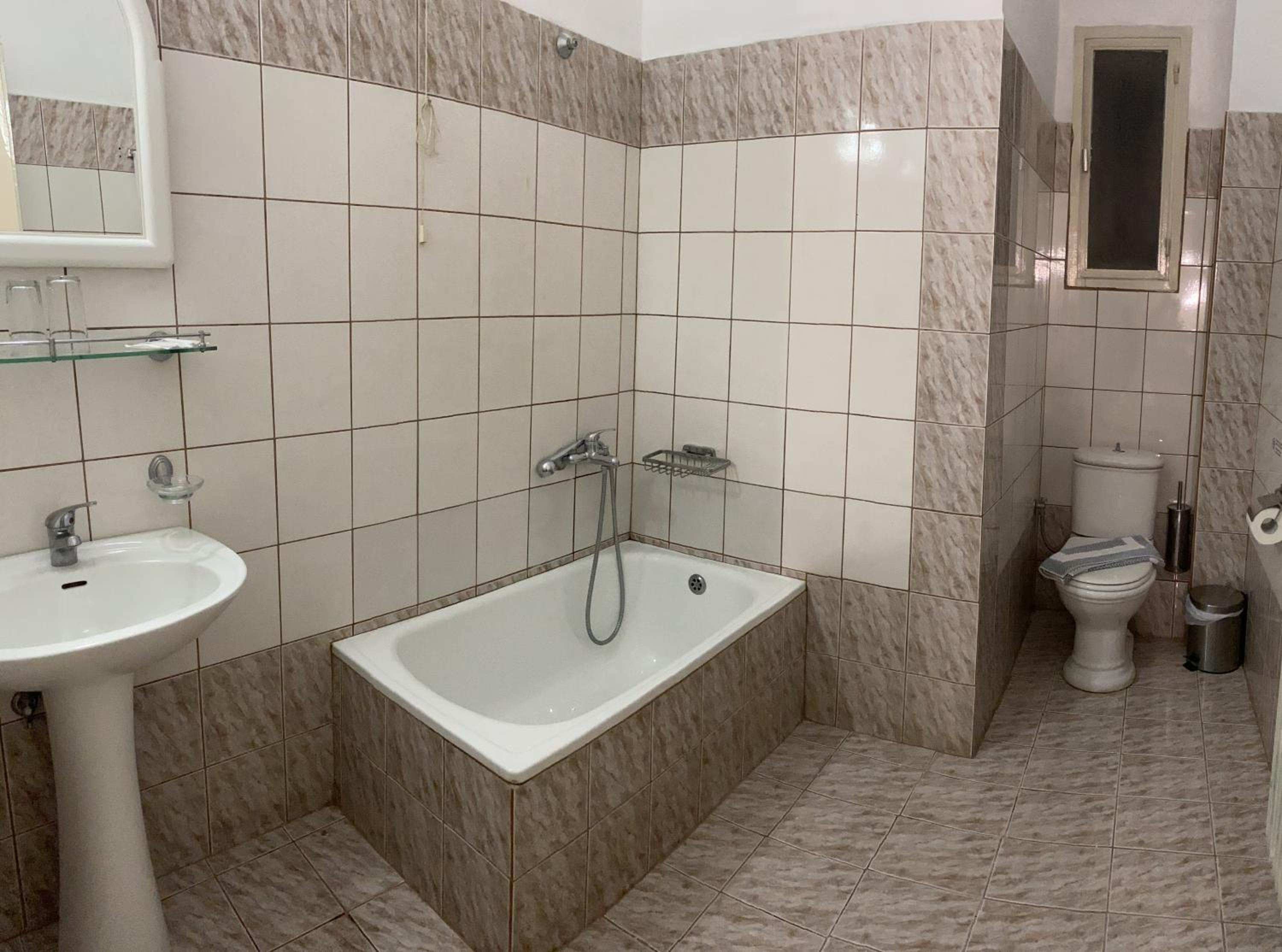 Standard Triple Room - Photo 3