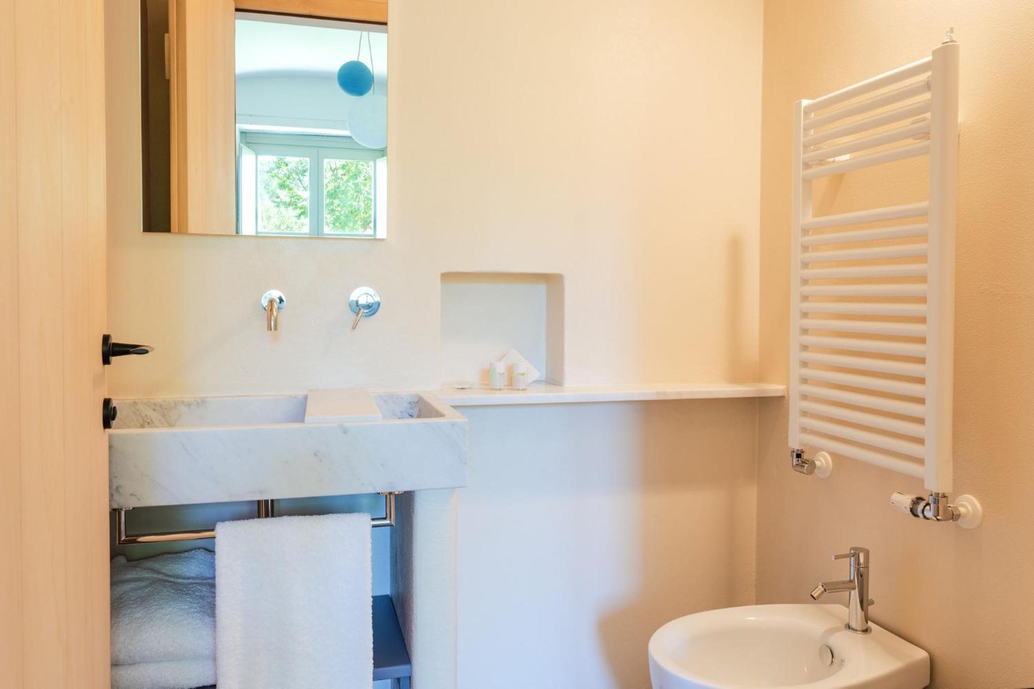 Deluxe Double Room with Shower photo 3