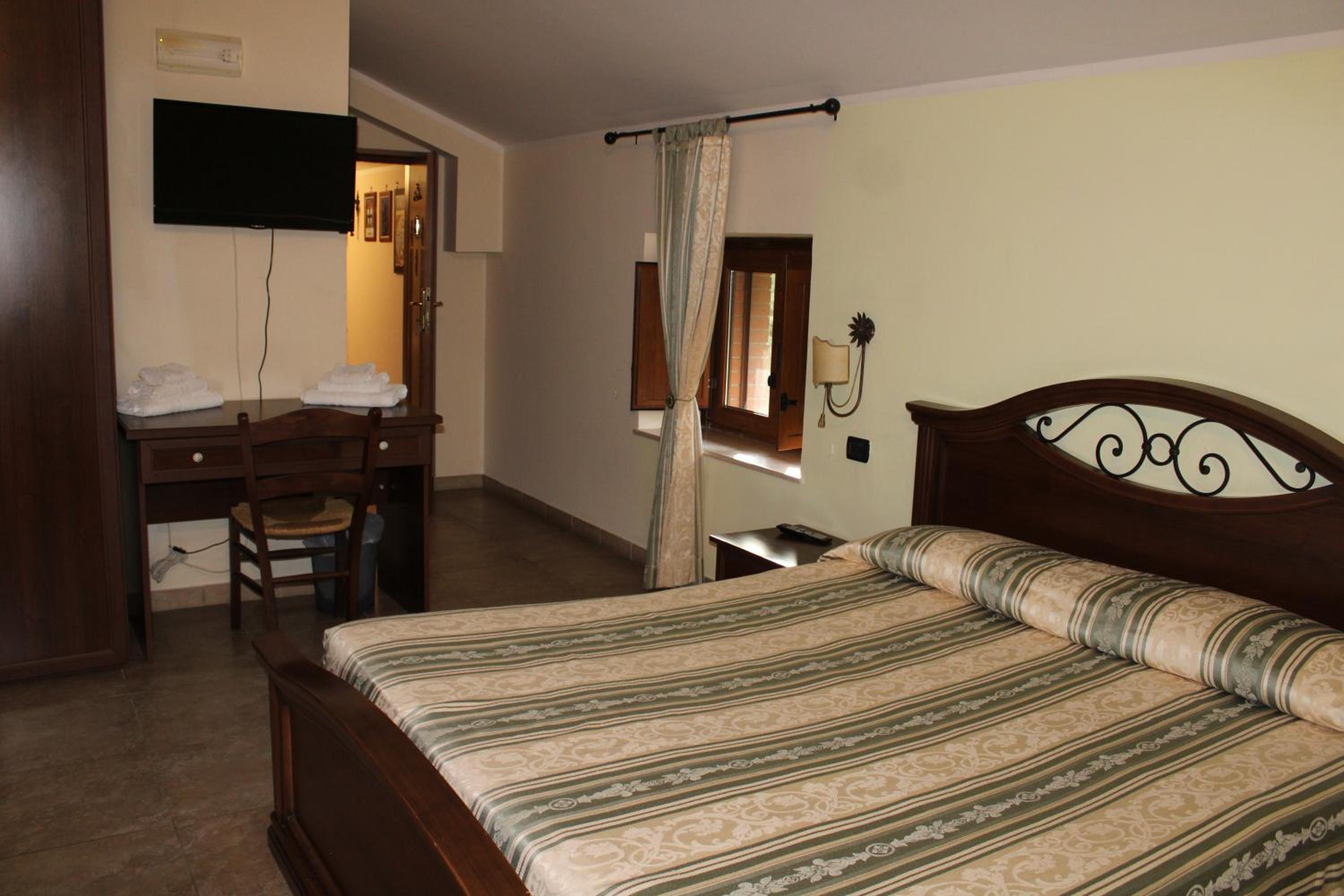 Double Room - Photo 5