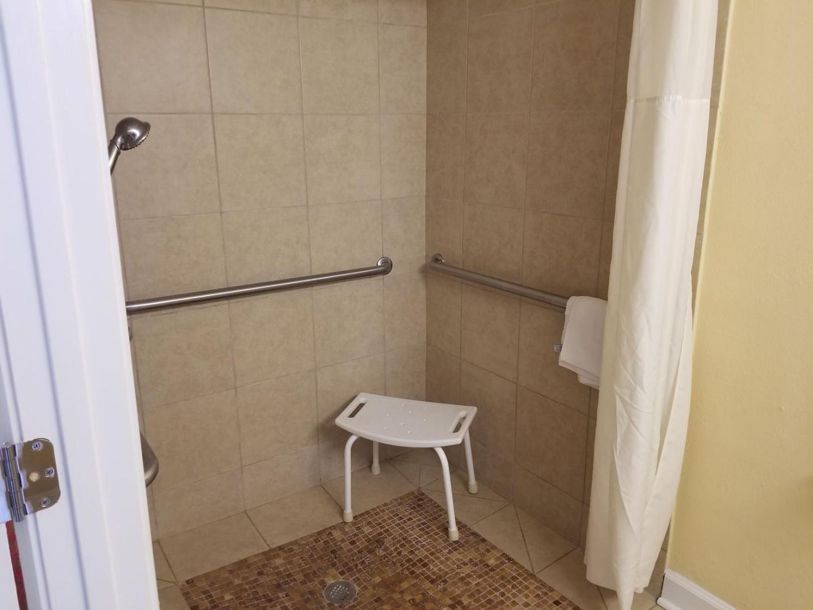 King Room - Disability Access photo 3