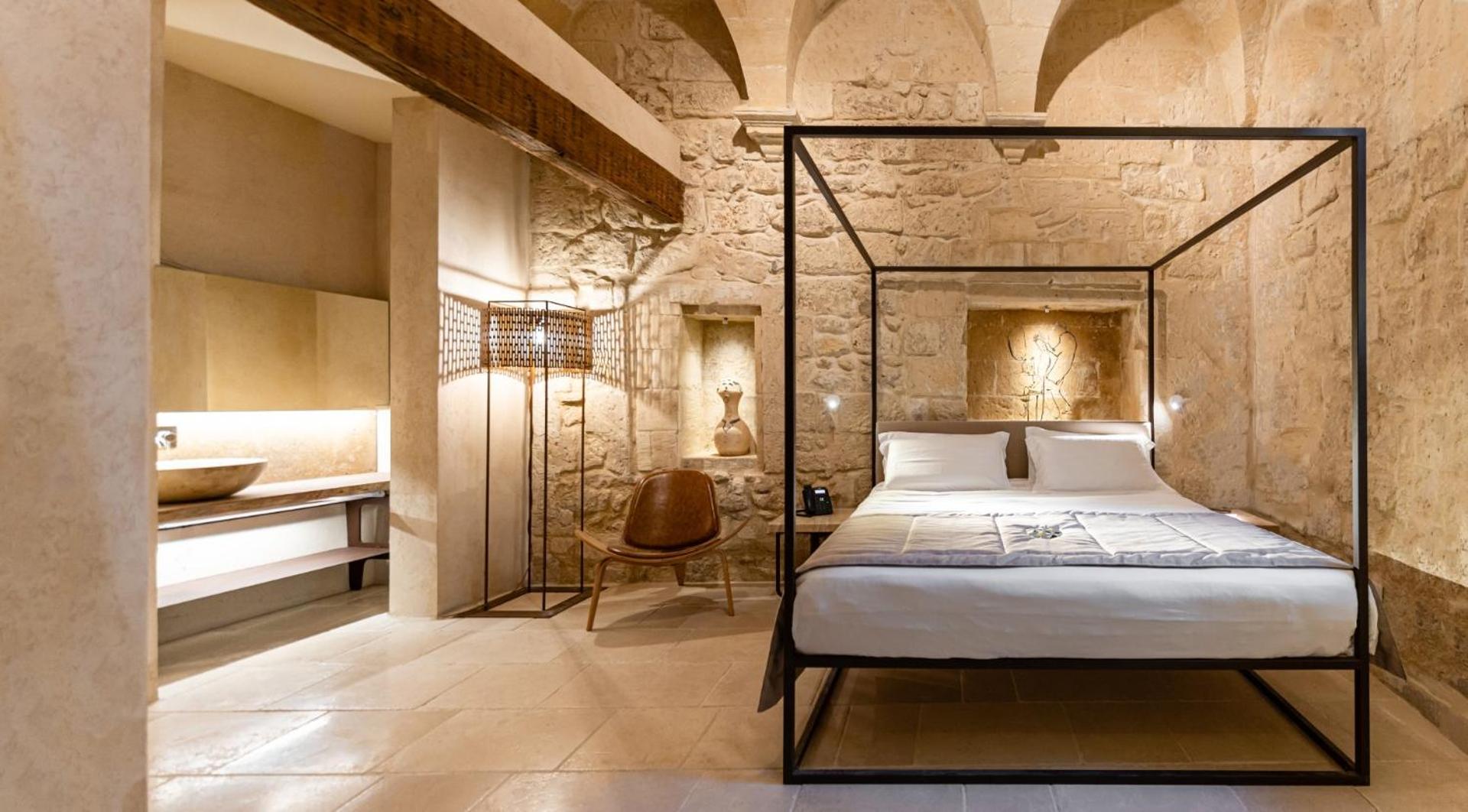 Standard Double Room - Photo 7