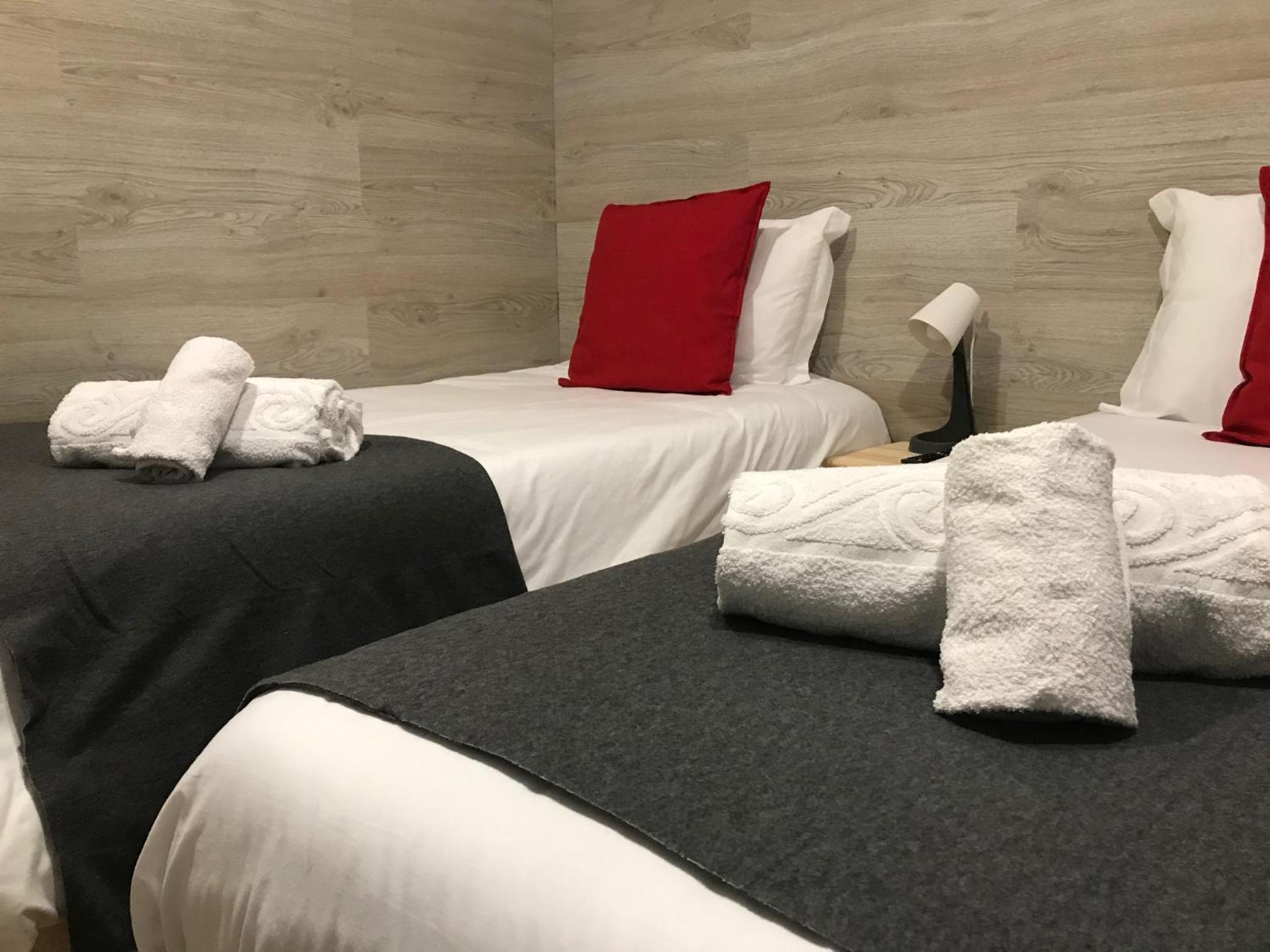 Double or Twin Room with Private Bathroom photo 2