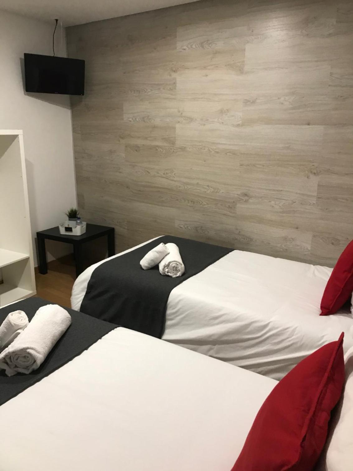 Double or Twin Room with Private Bathroom photo 3