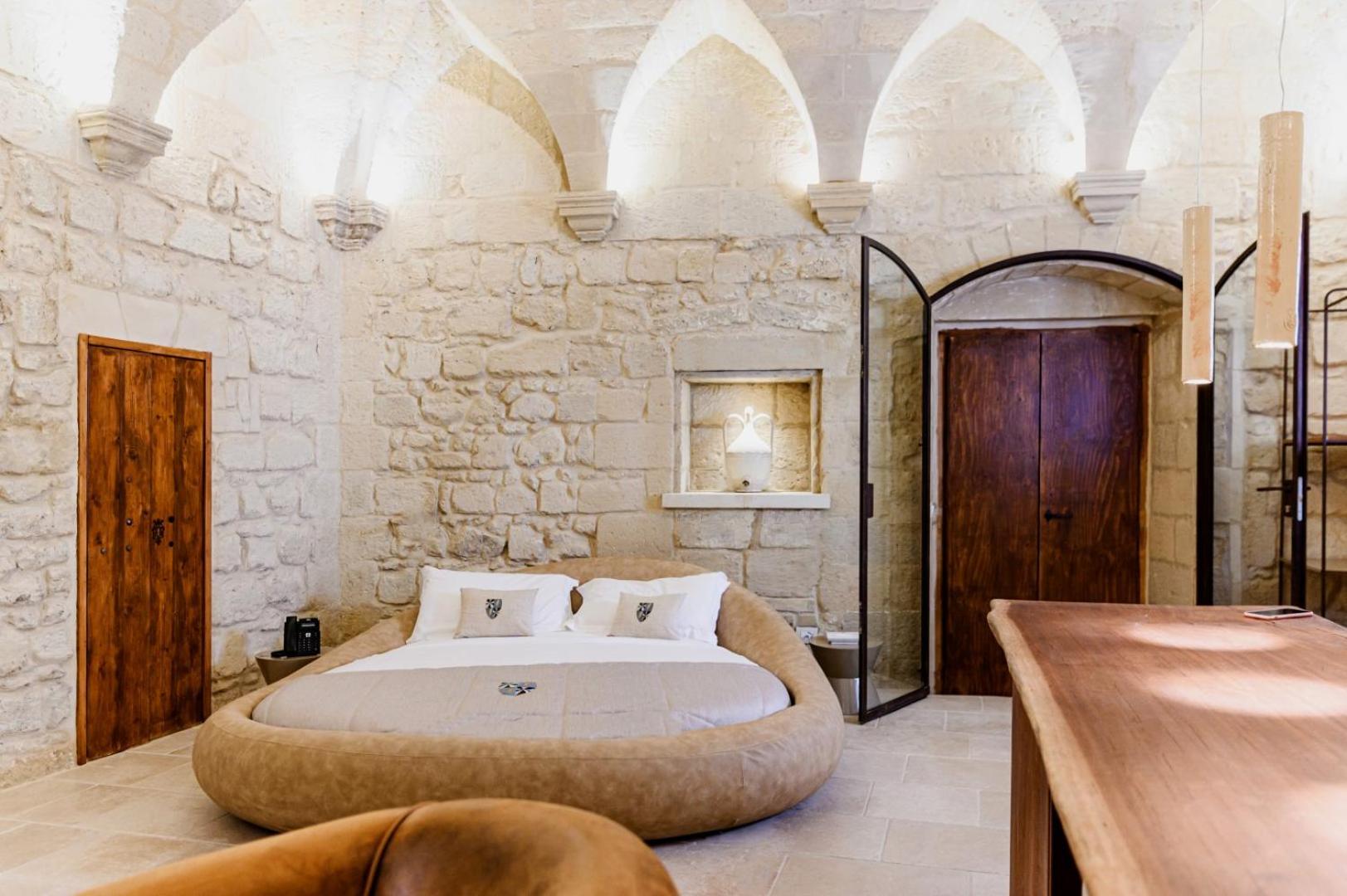 Deluxe King Suite - Photo 5