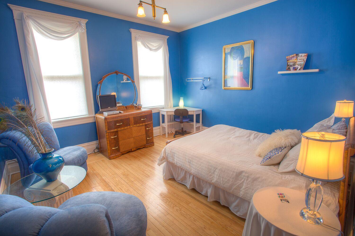 Queen Room photo 1