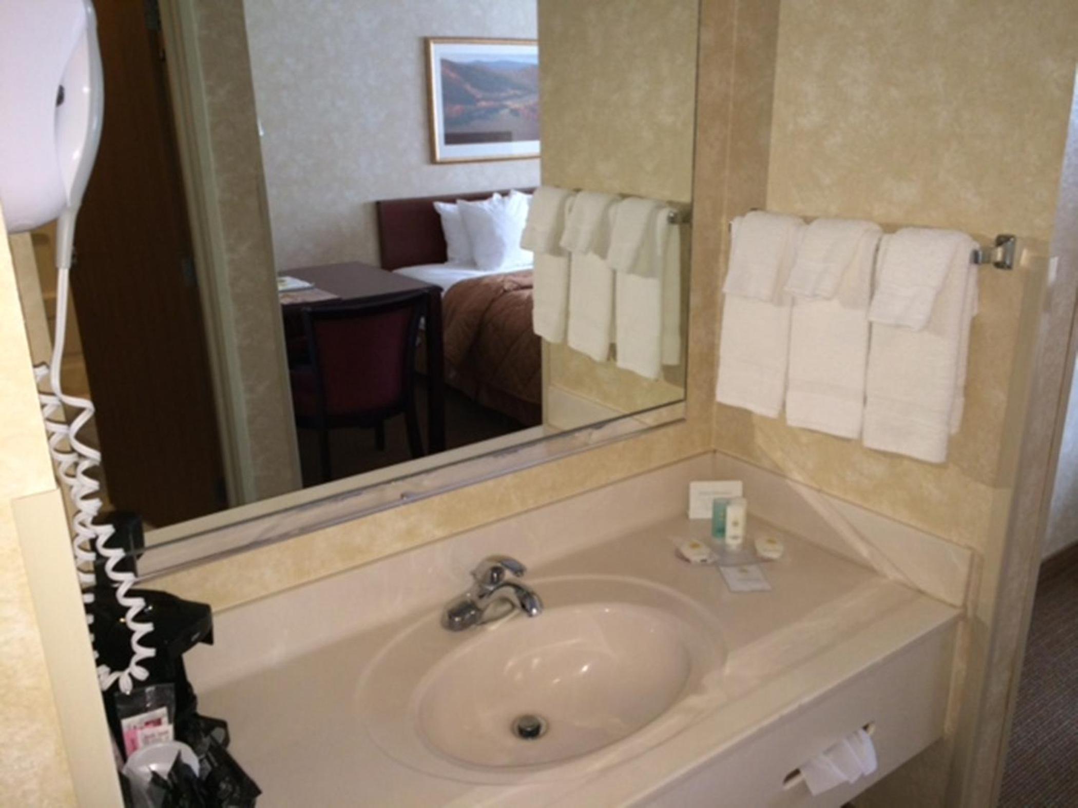 King Room - Non-Smoking - Photo 3