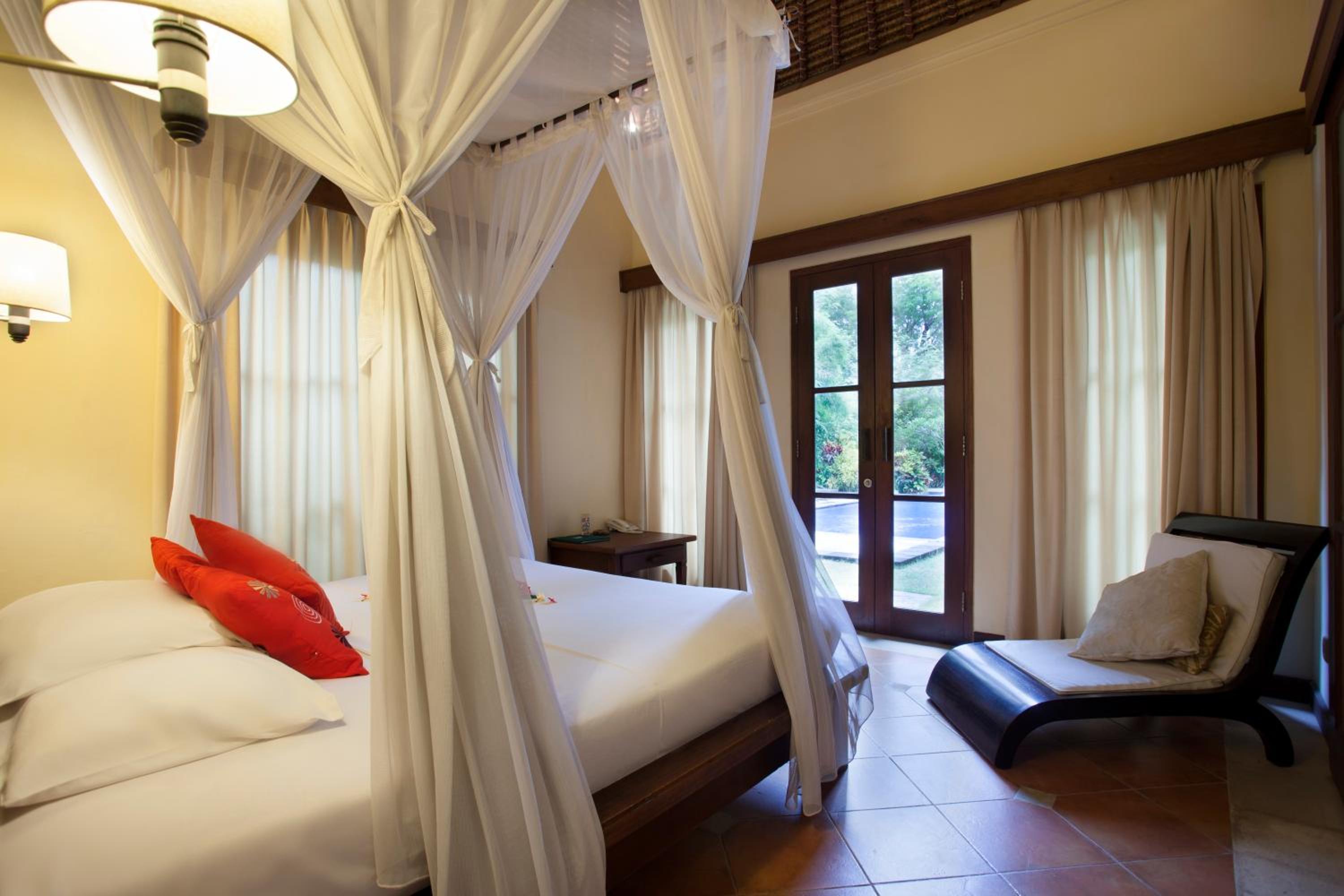 Three-Bedroom Villa with Private Pool - Photo 10