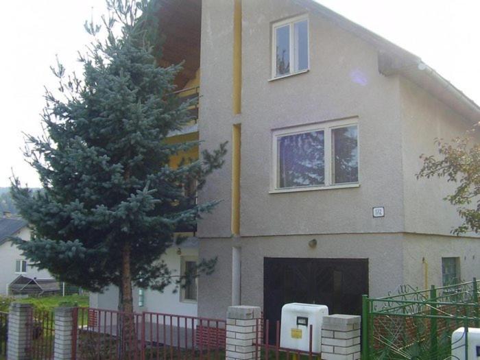 Five-Bedroom House photo 1