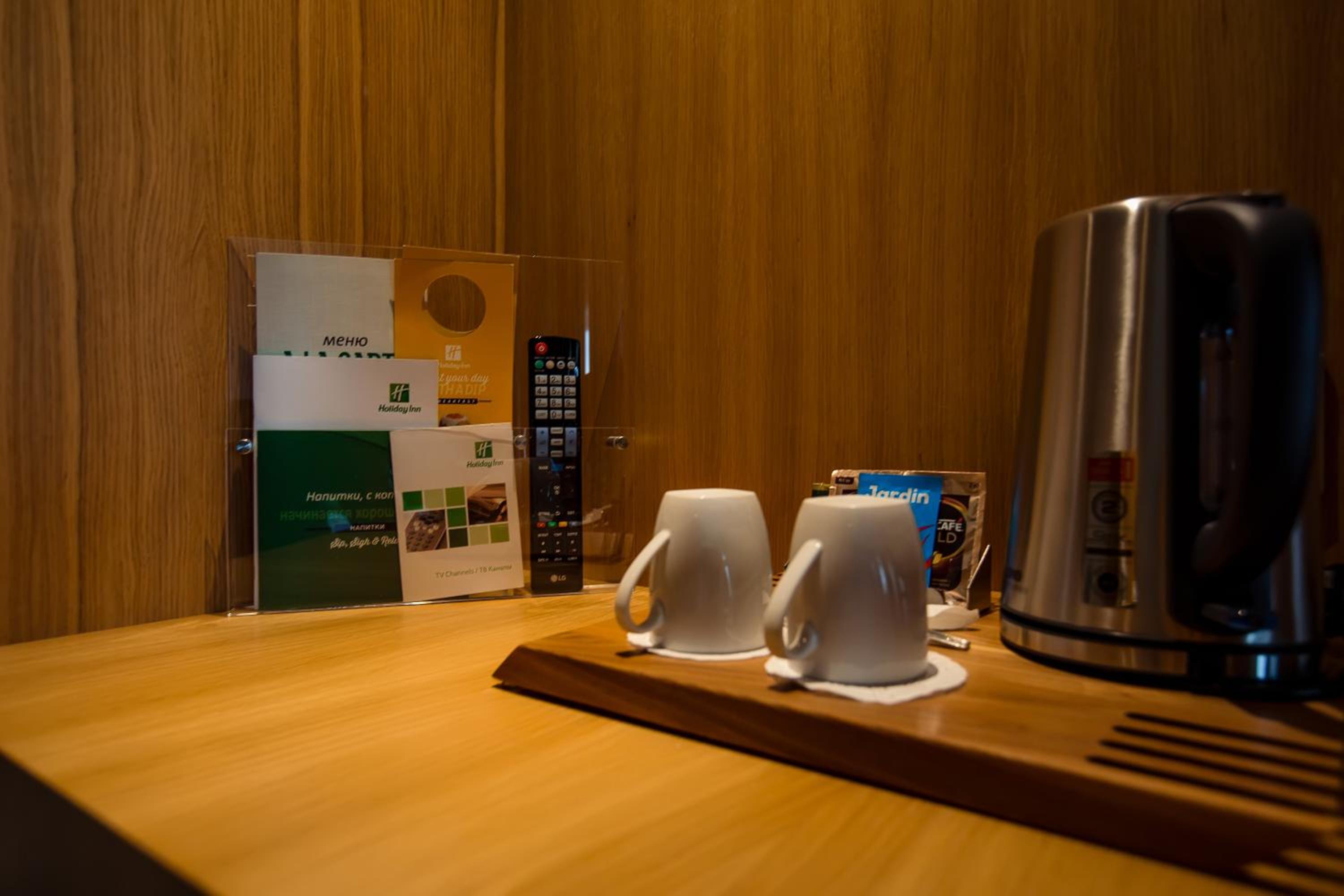 Standard King Room - Photo 10