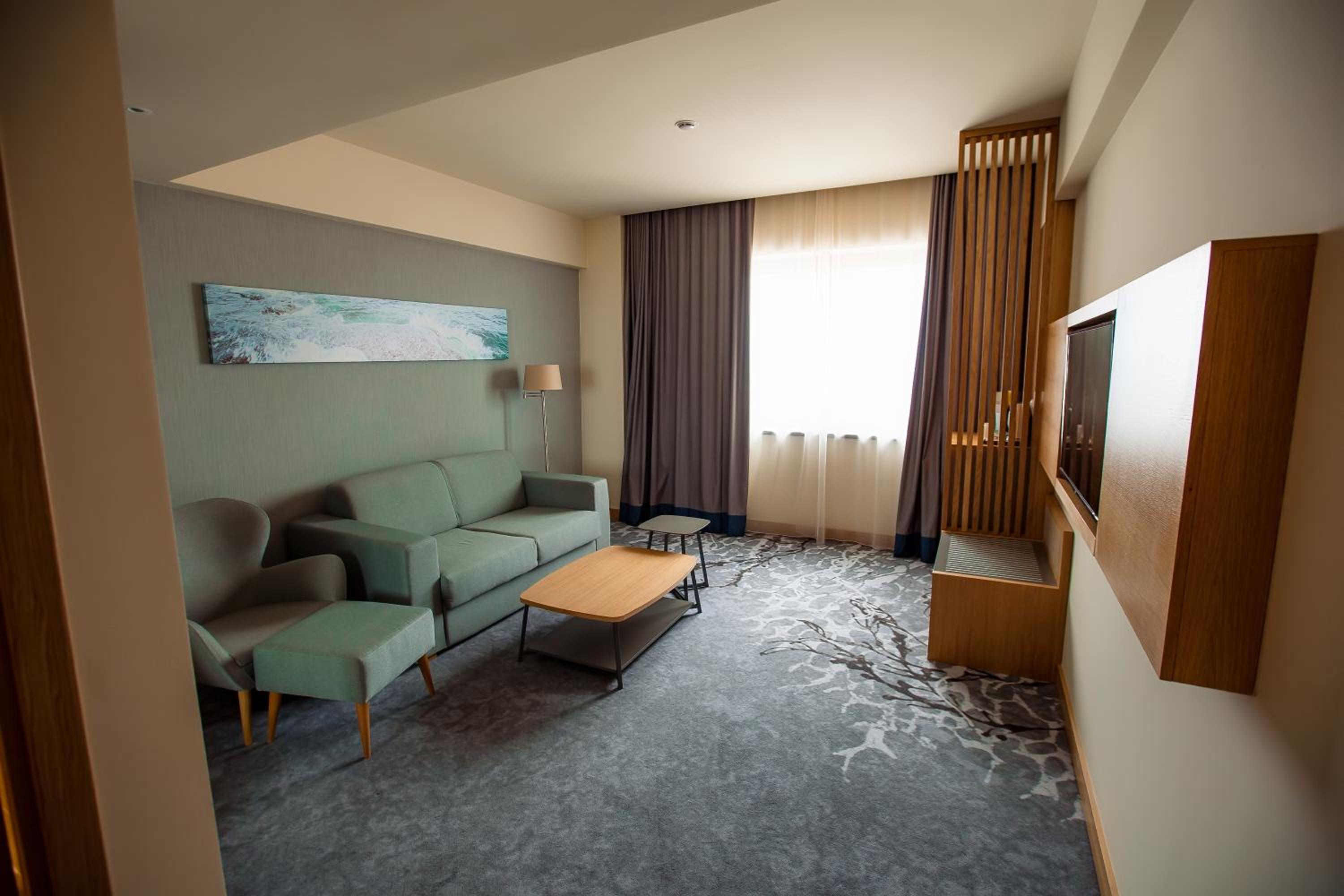 One-Bedroom King Suite - Photo 13