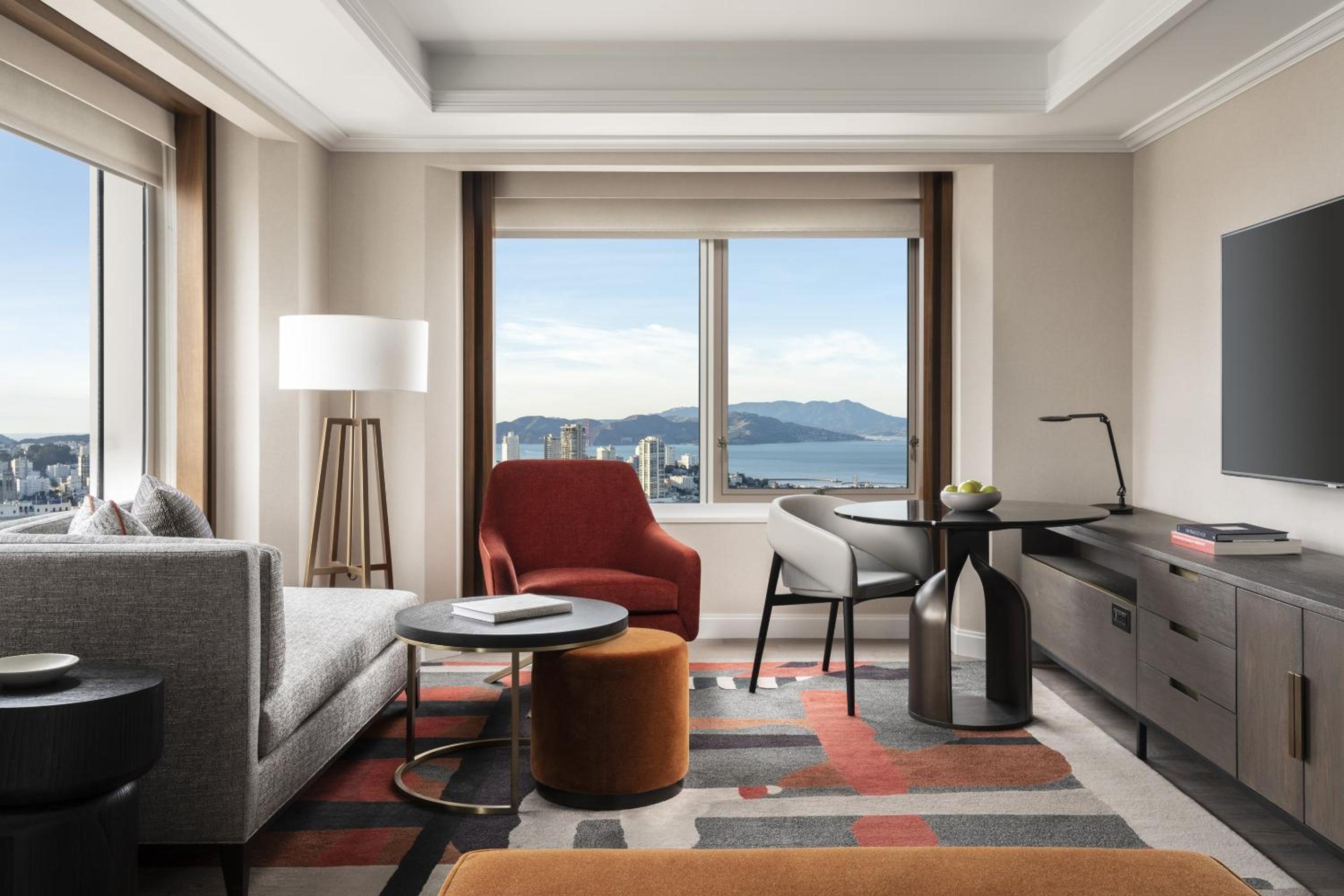 Golden Gate View Studio Suite King