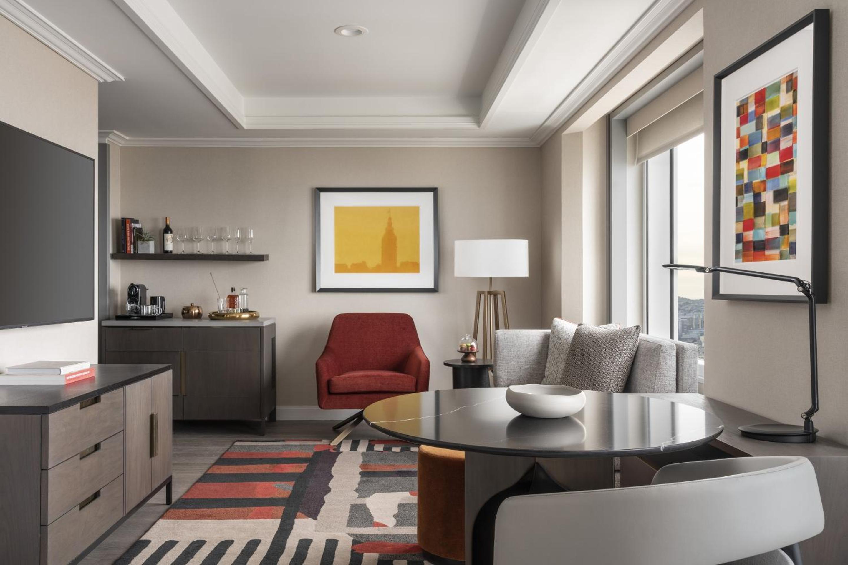 Deluxe King Room with Skyline View