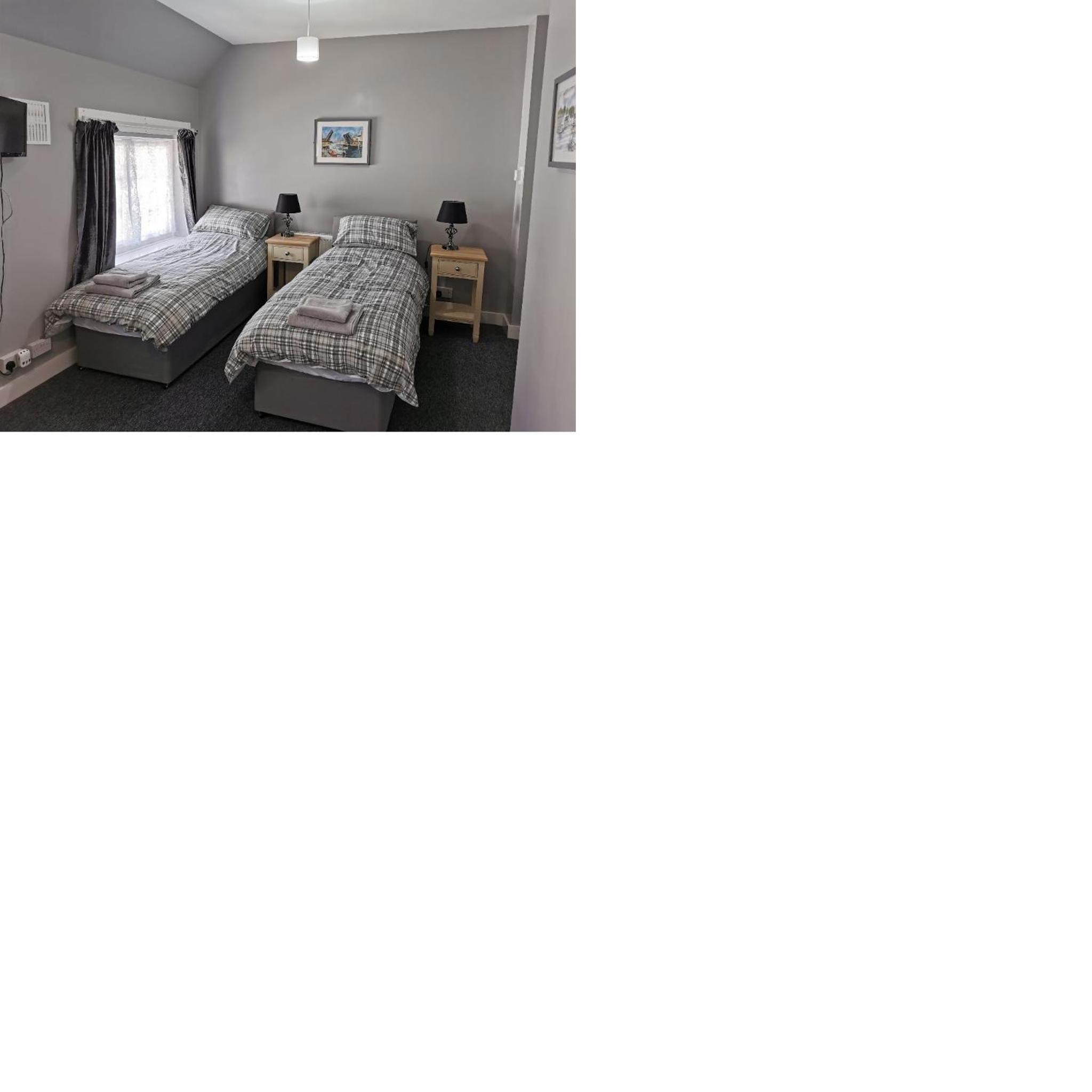 Twin Room with Shower photo 3