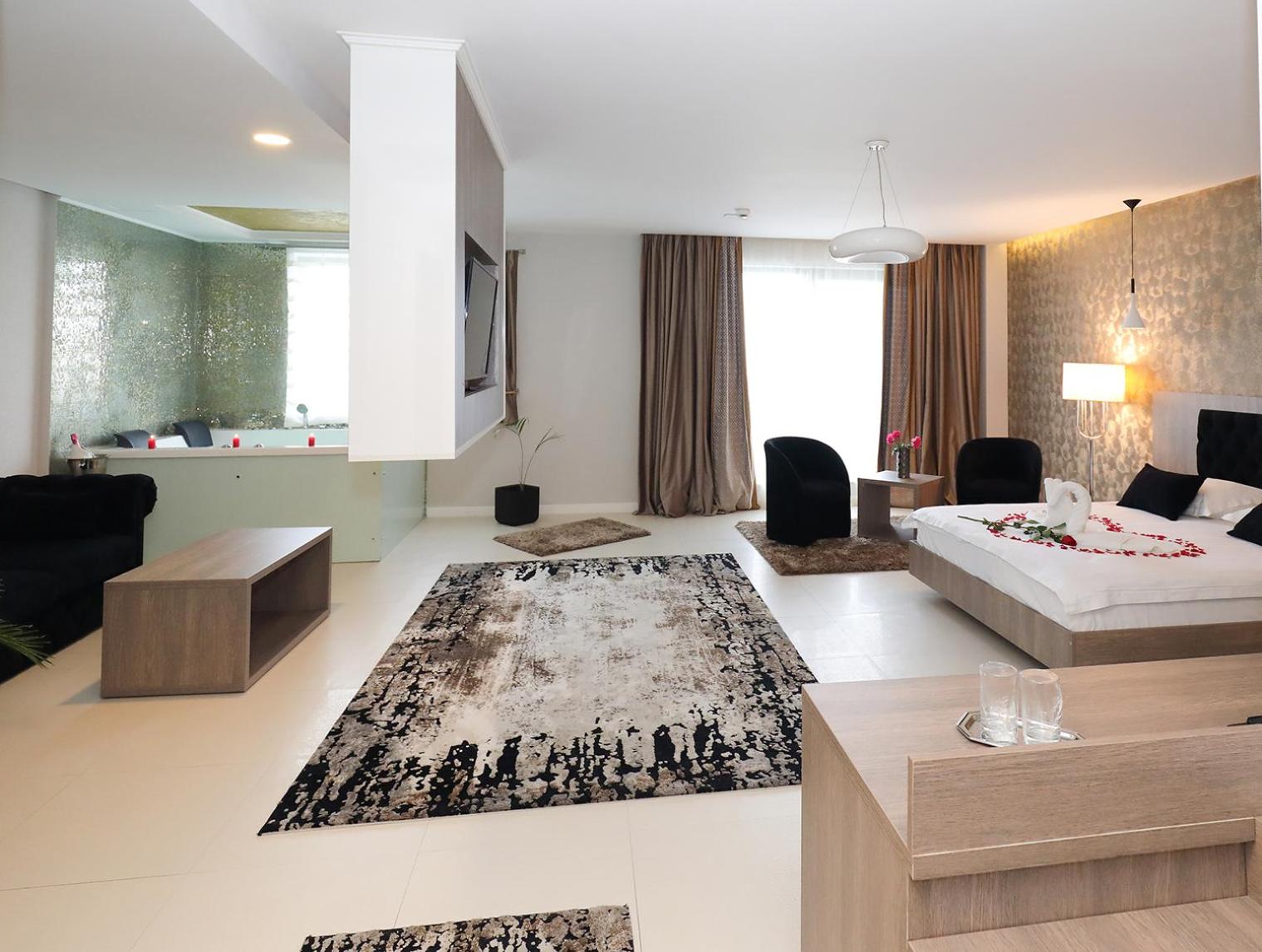 King Room with Spa Bath, balcony and pool view - Photo 14