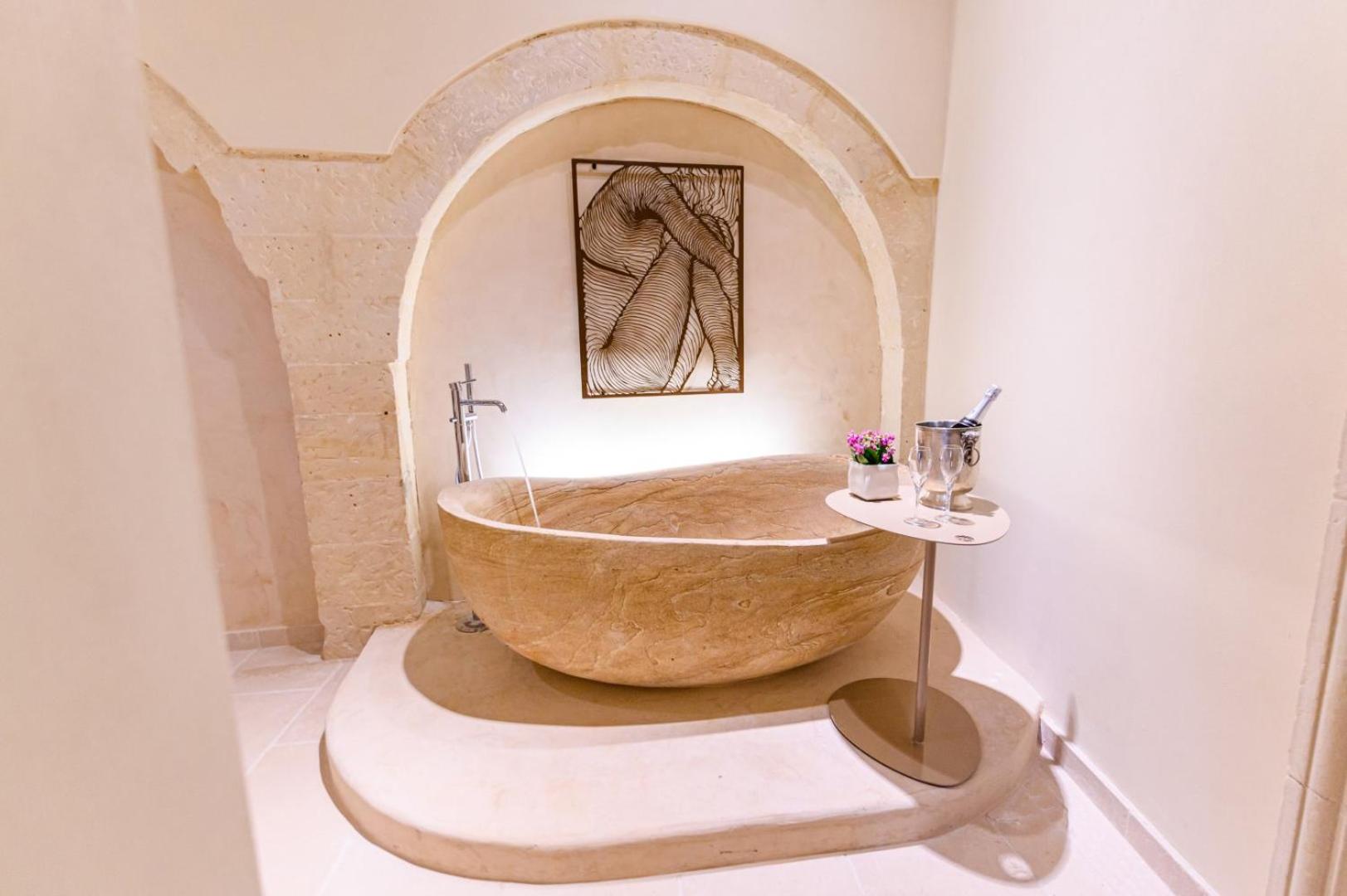 King Suite - Photo 3