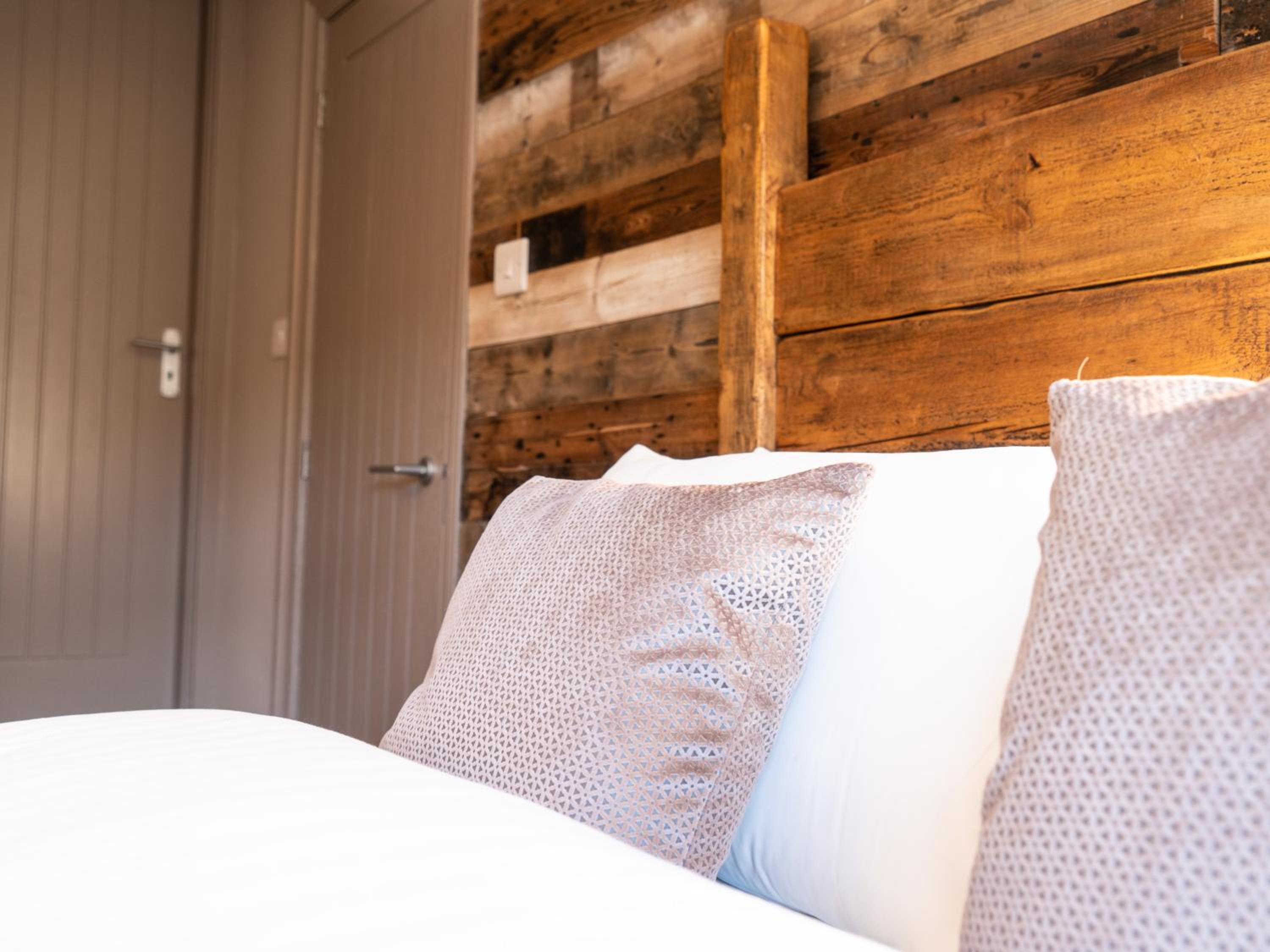 Standard Double Room - Photo 6