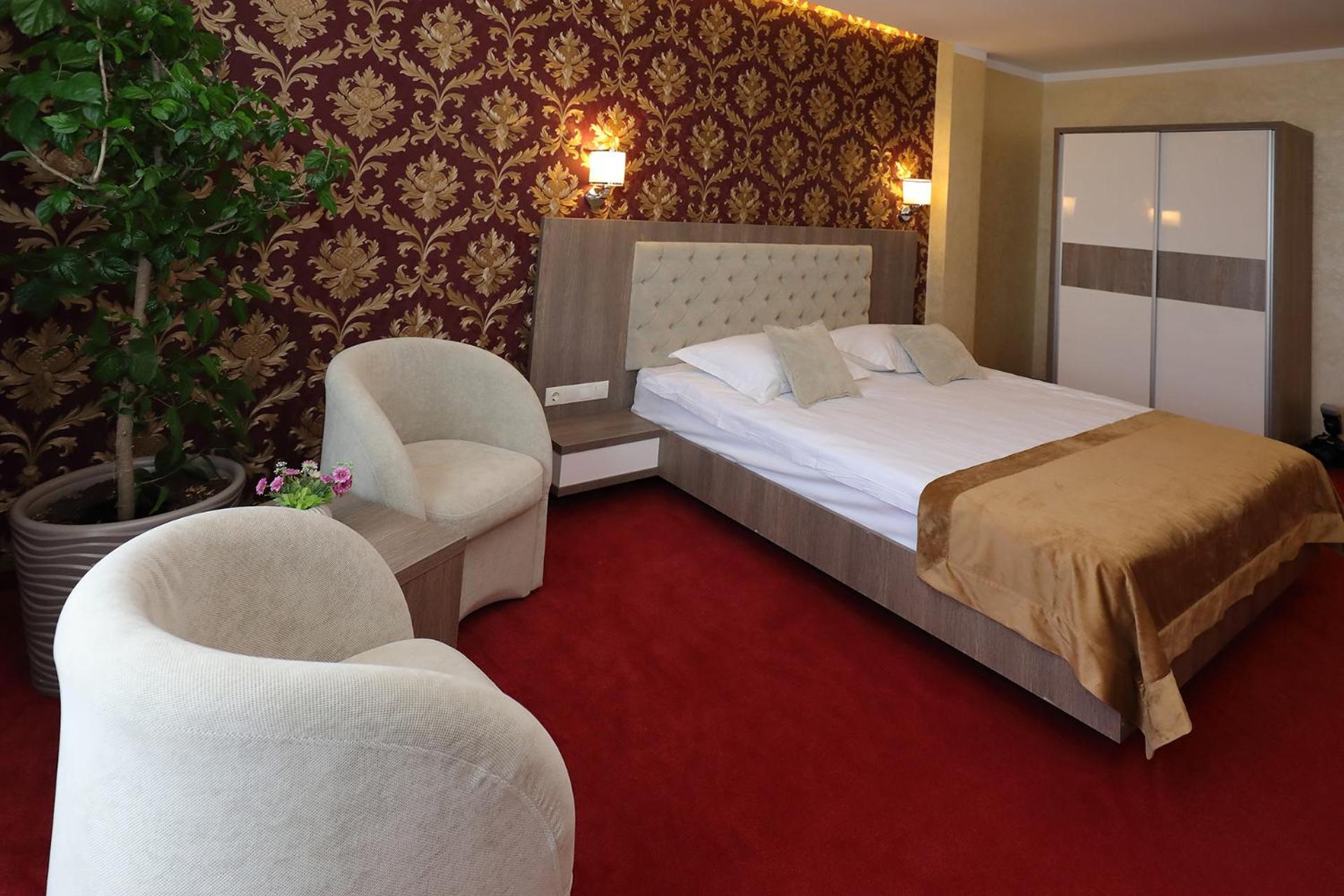 Deluxe Double Room with Balcony - Photo 41