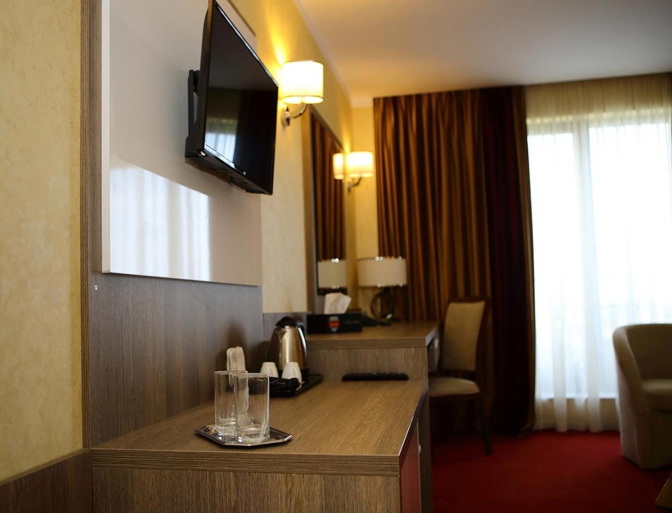 Deluxe Double Room with Balcony - Photo 37