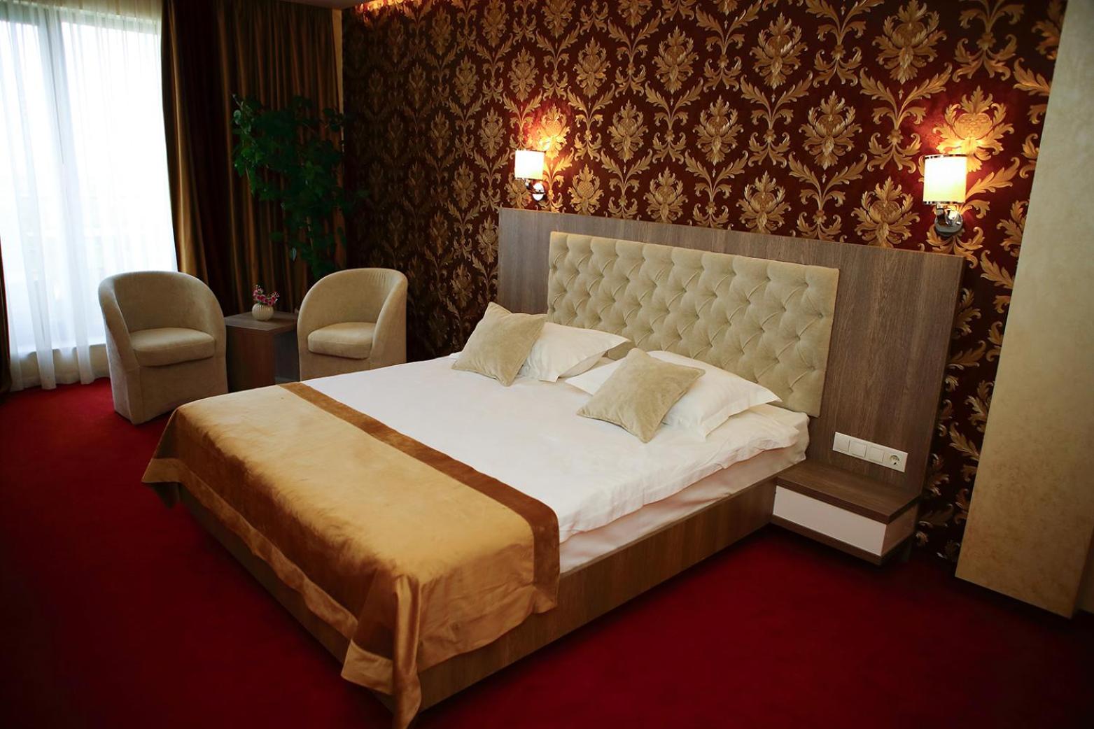 Deluxe Double Room with Balcony - Photo 35