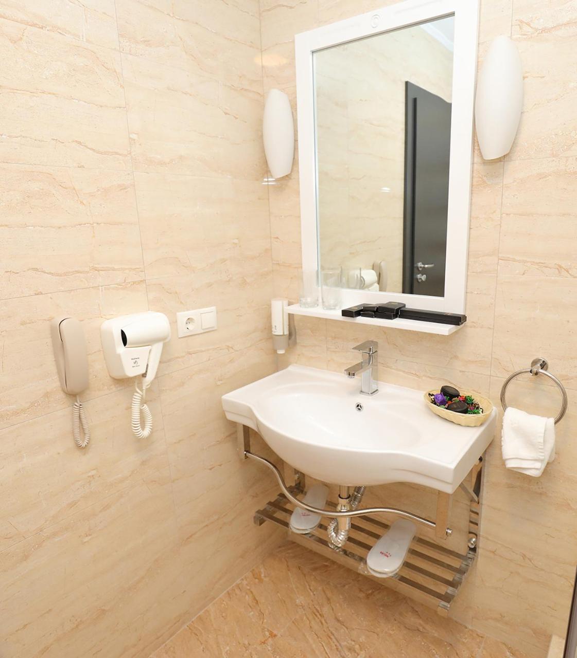 Deluxe Double Room with Balcony - Photo 52