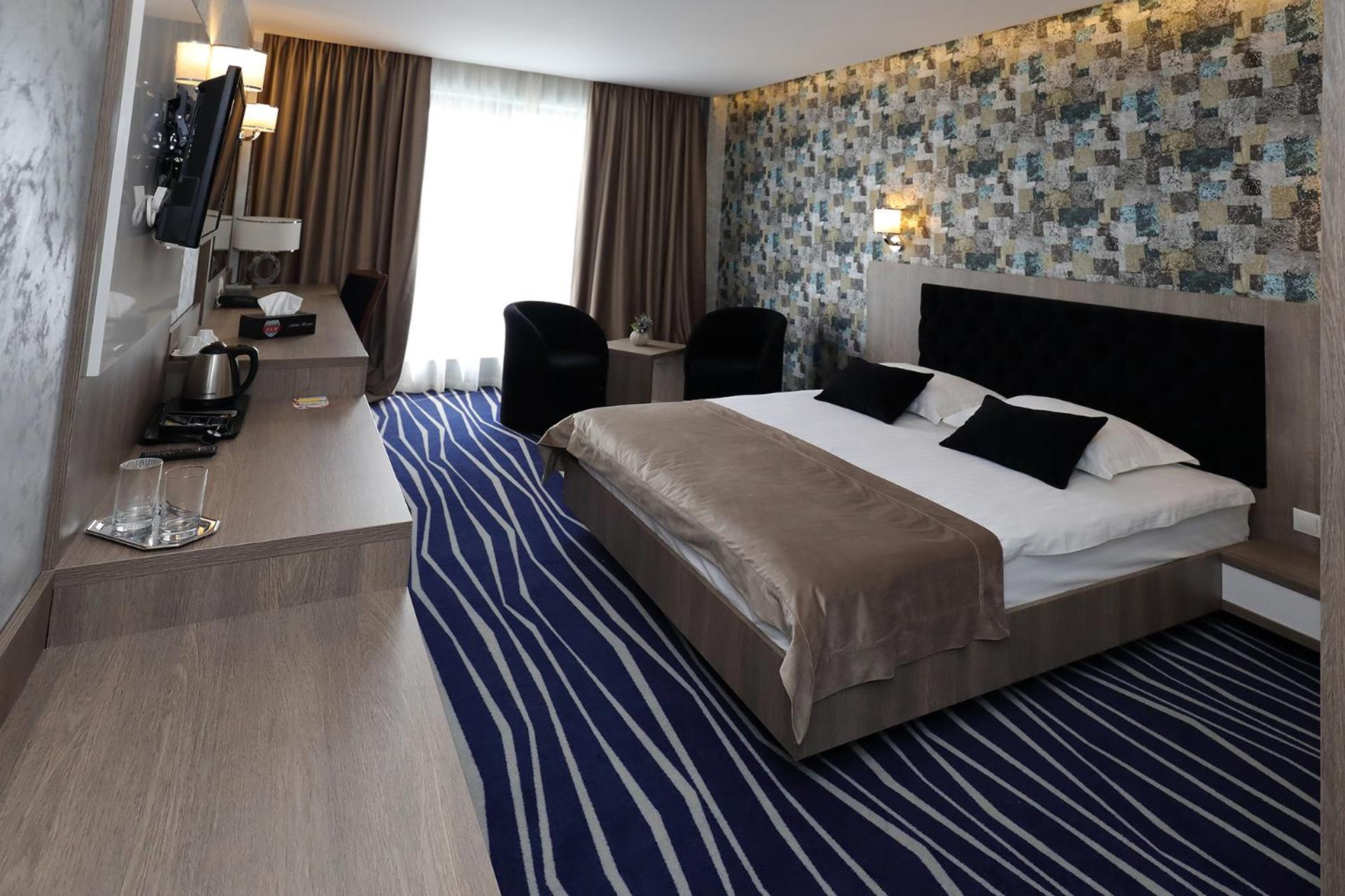 Deluxe Double Room with Balcony - Photo 49