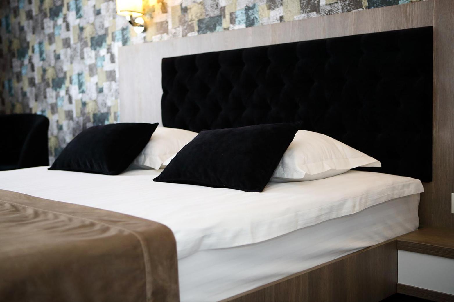 Deluxe Double Room with Balcony - Photo 46