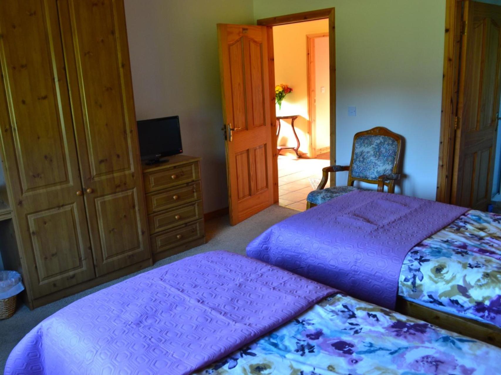 Twin Room with Private Bathroom