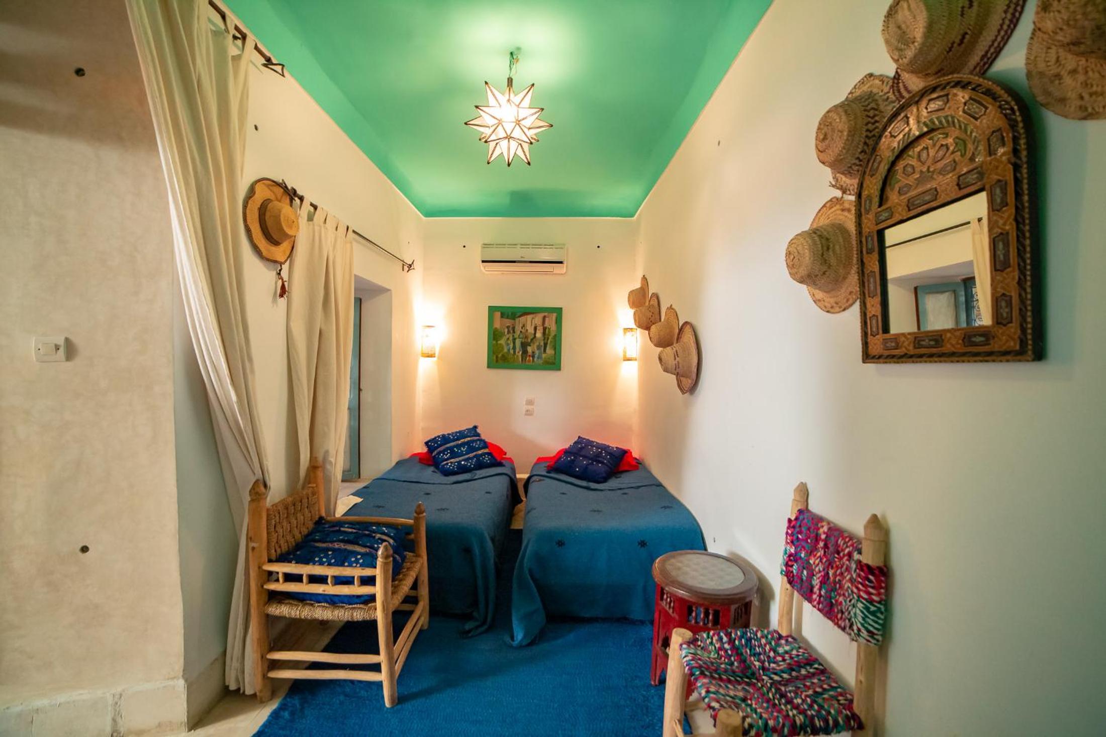 Standard Twin Room - Photo 5