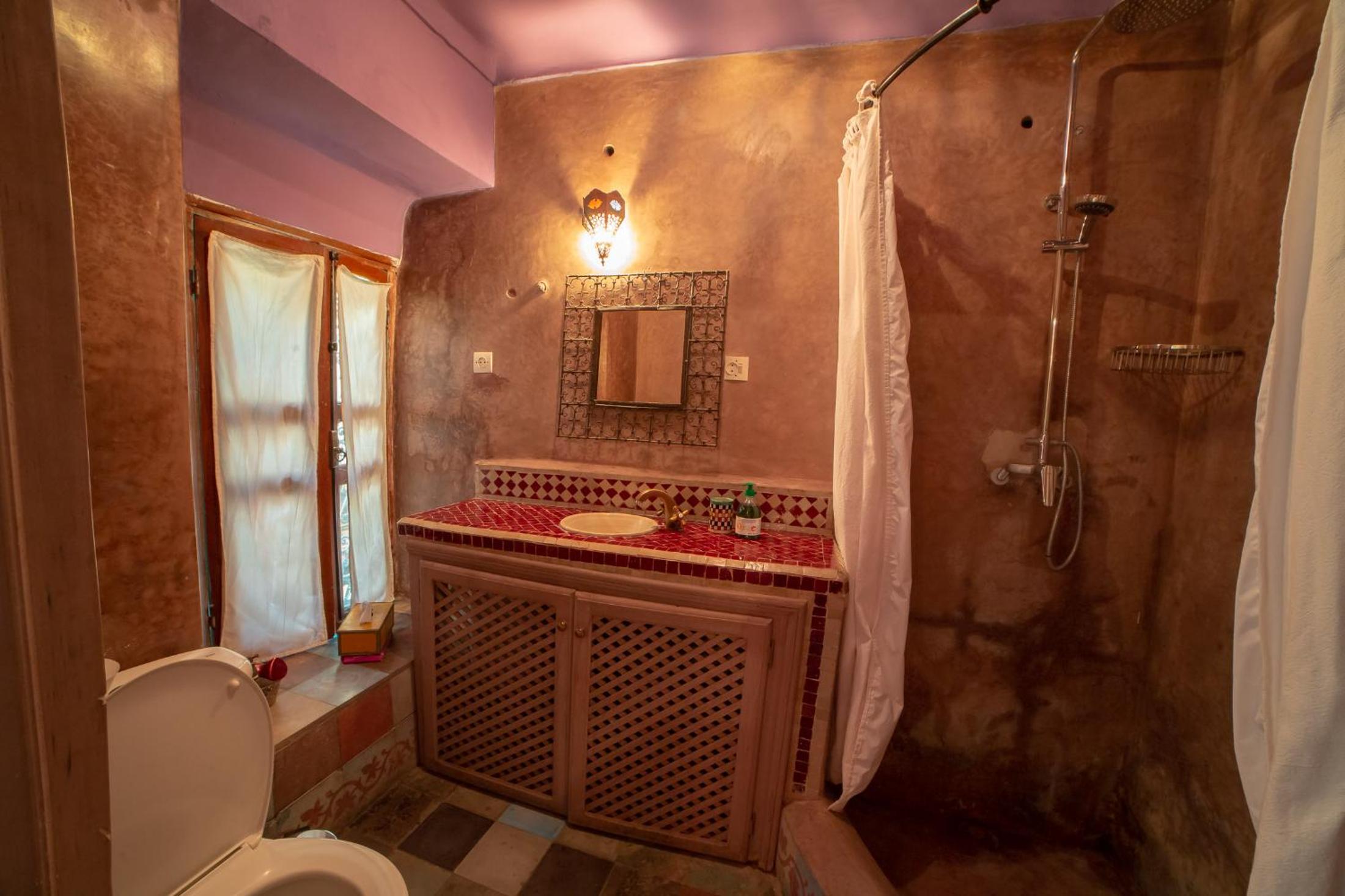 Standard Twin Room - Photo 8