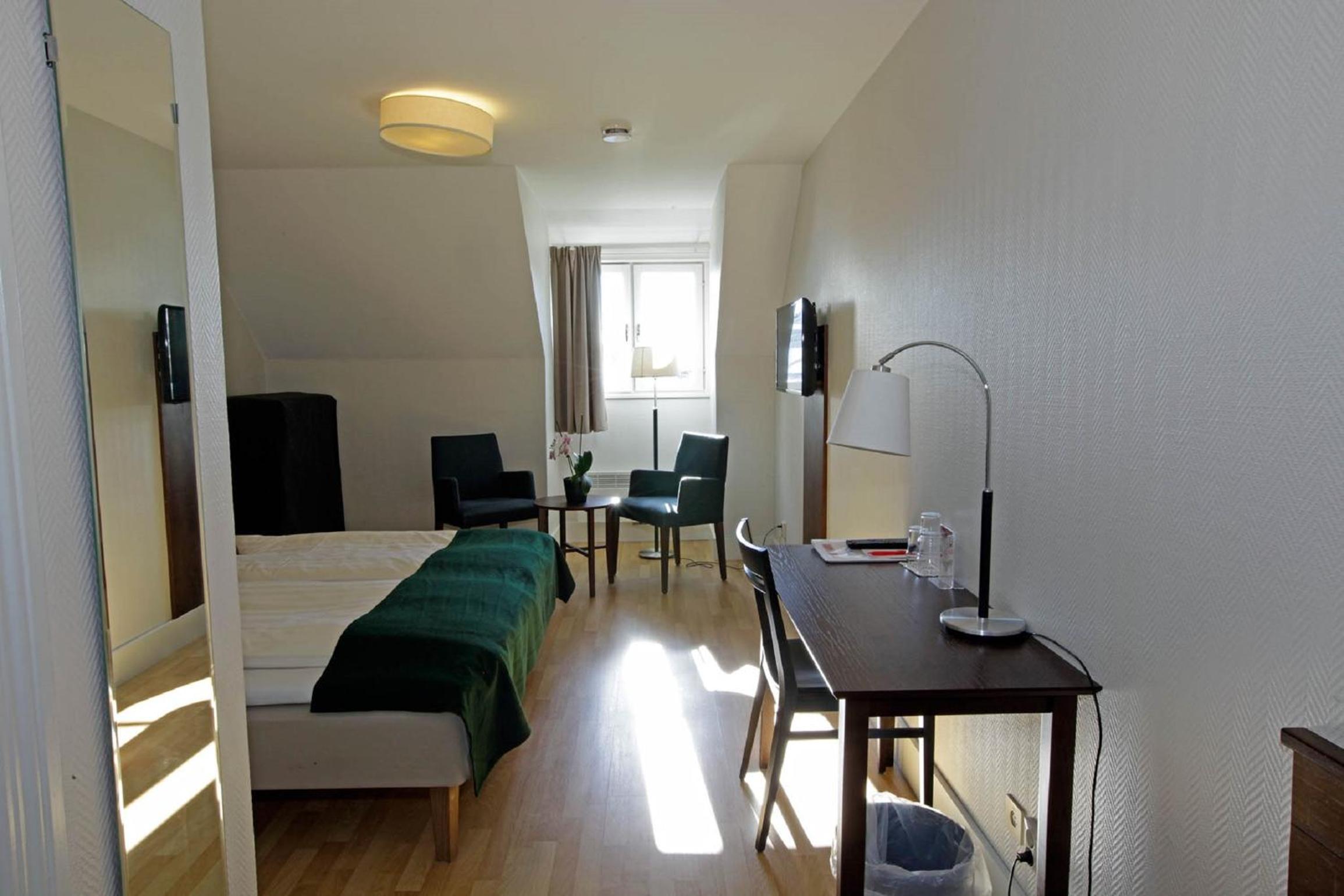 Double Room - Photo 5