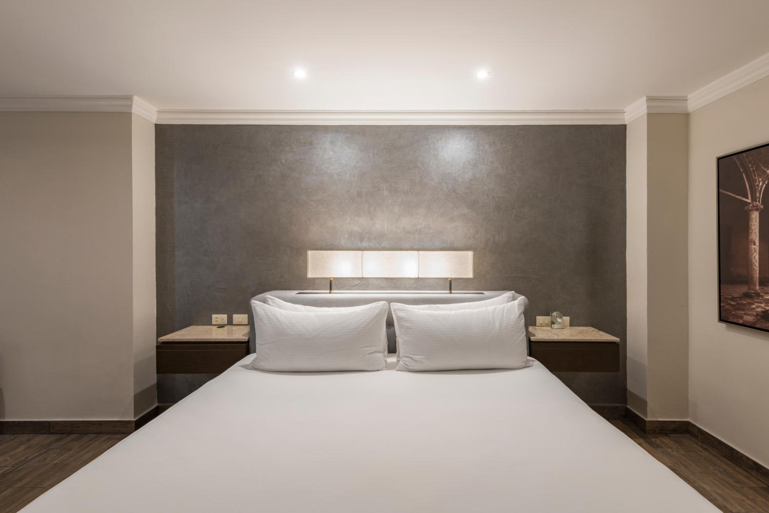 Club King Room