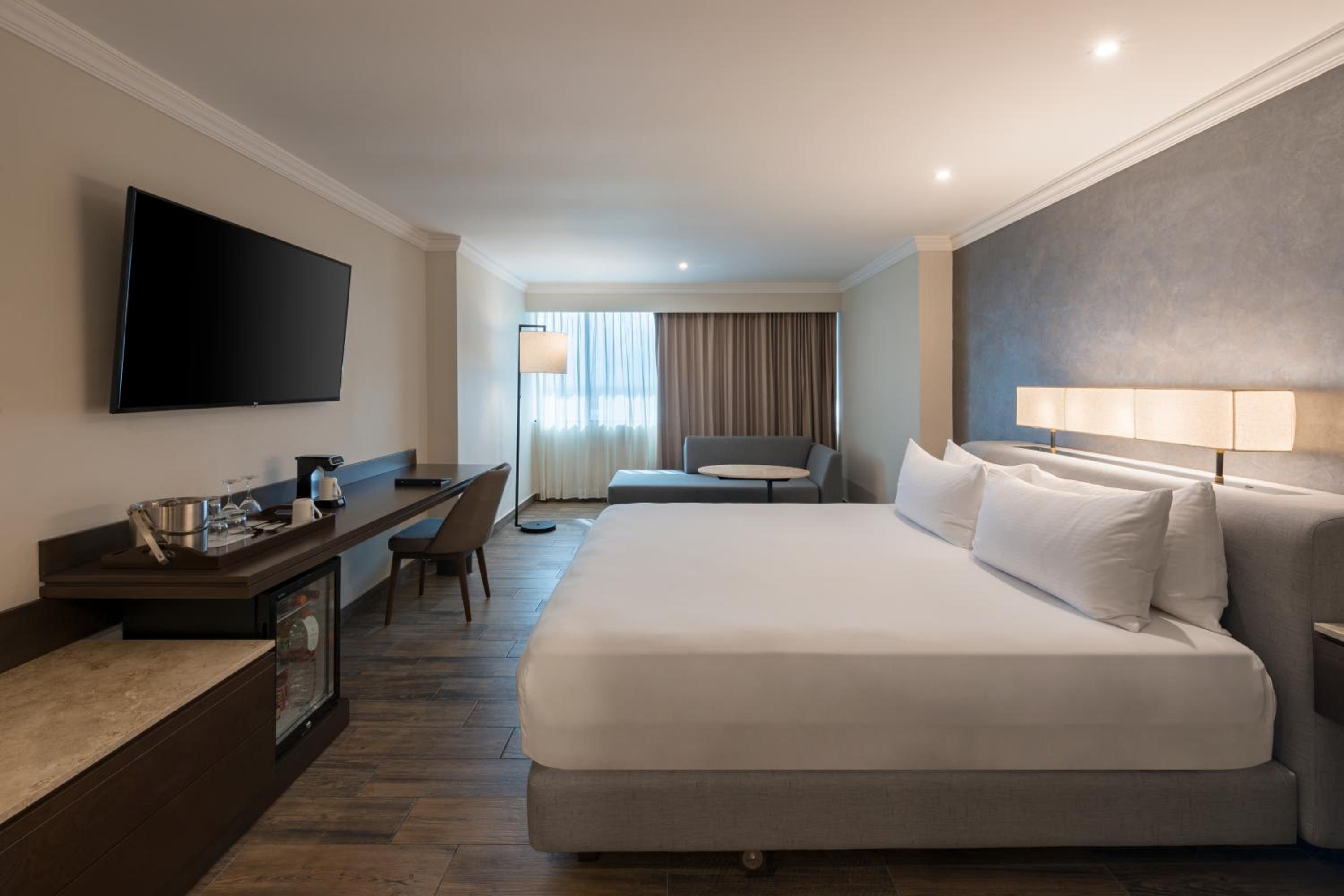 Club King Room