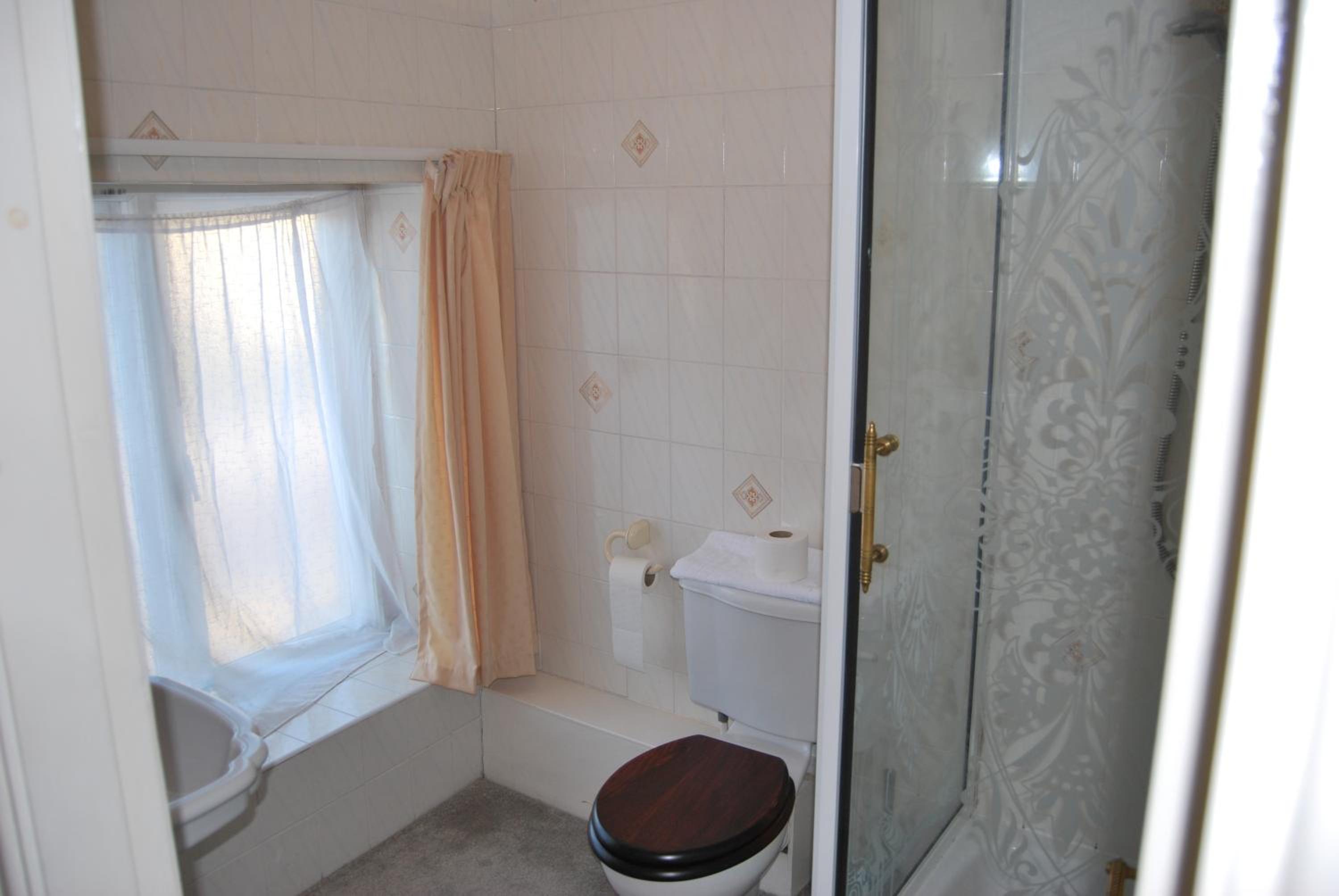 Twin Room with Shower photo 3