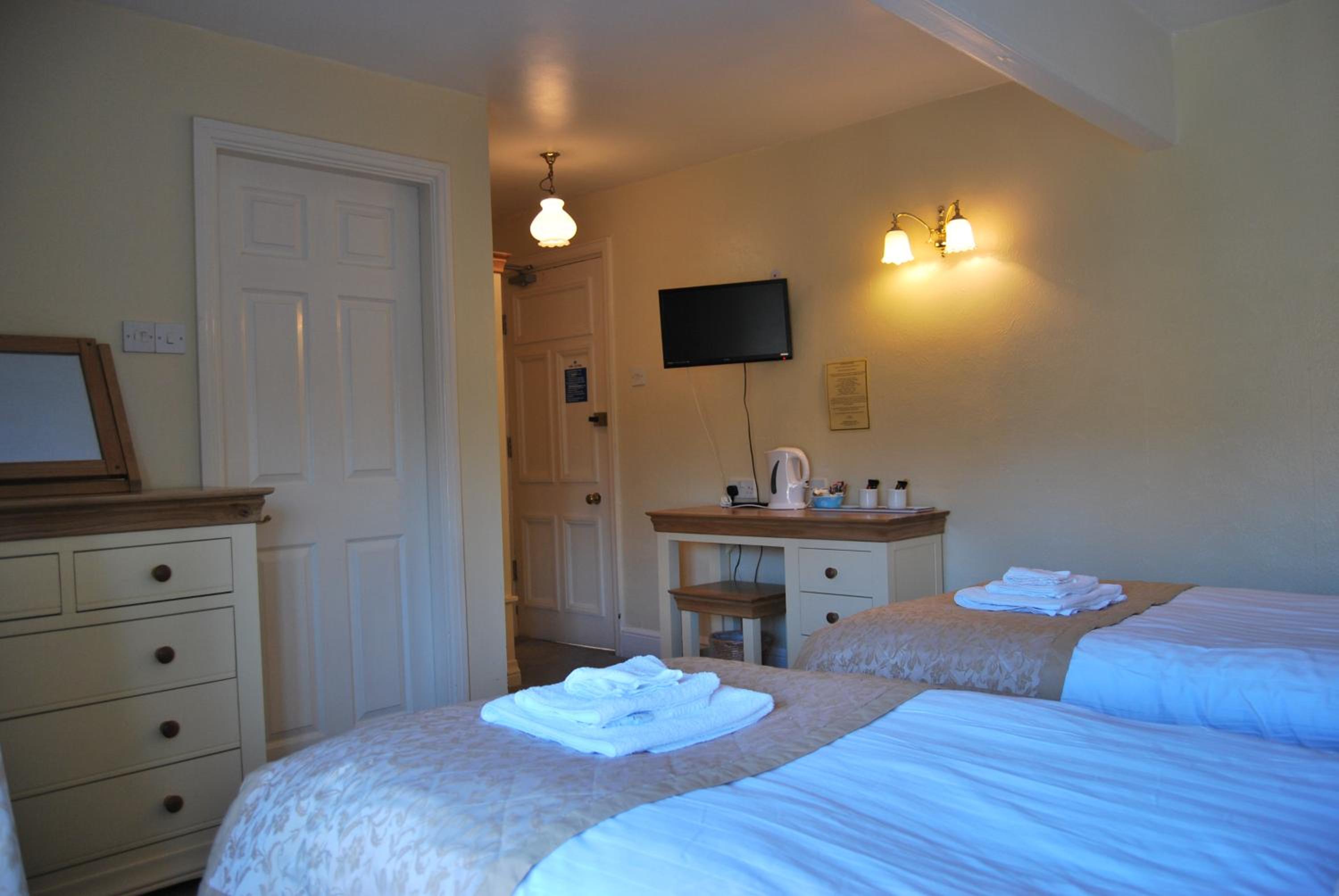 Twin Room with Shower photo 2