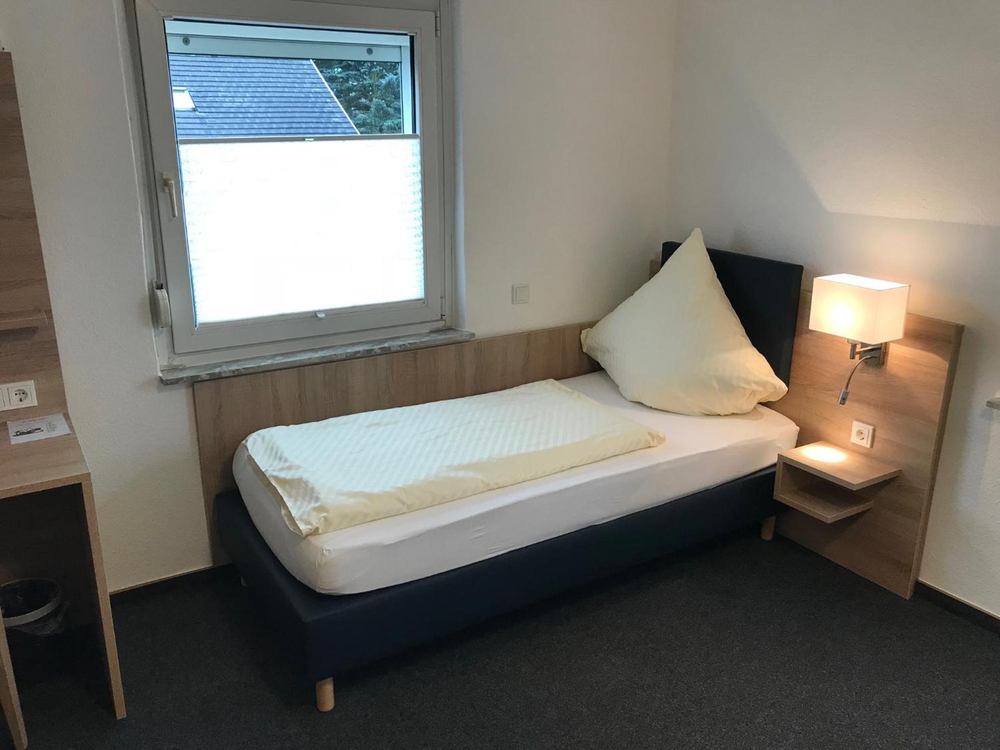 Single Room with Private Bathroom photo 3
