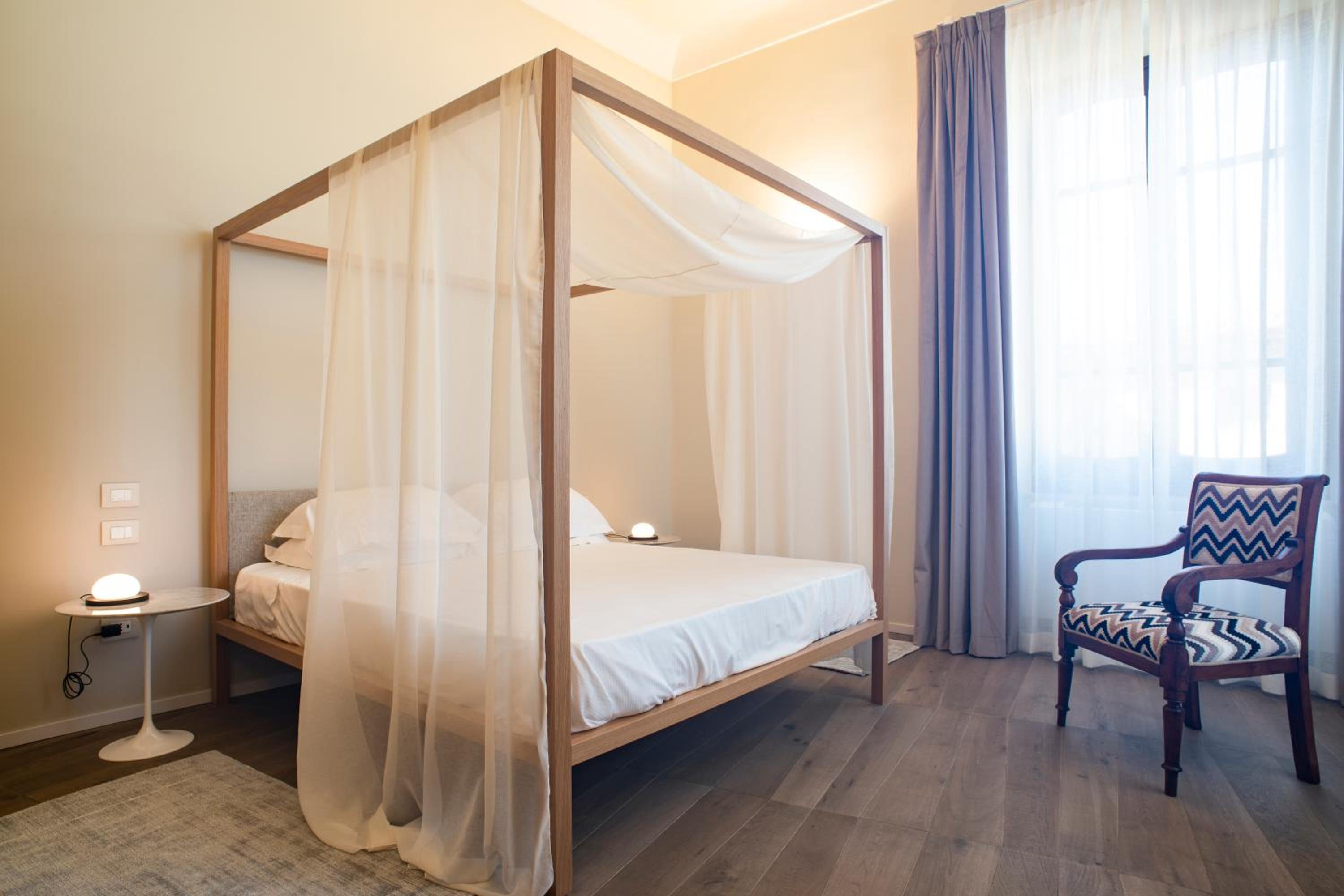 Deluxe King Room photo 2