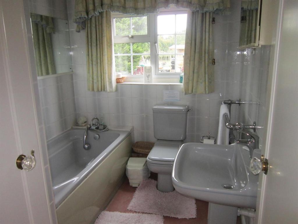 Standard Twin Room with Garden View photo 2