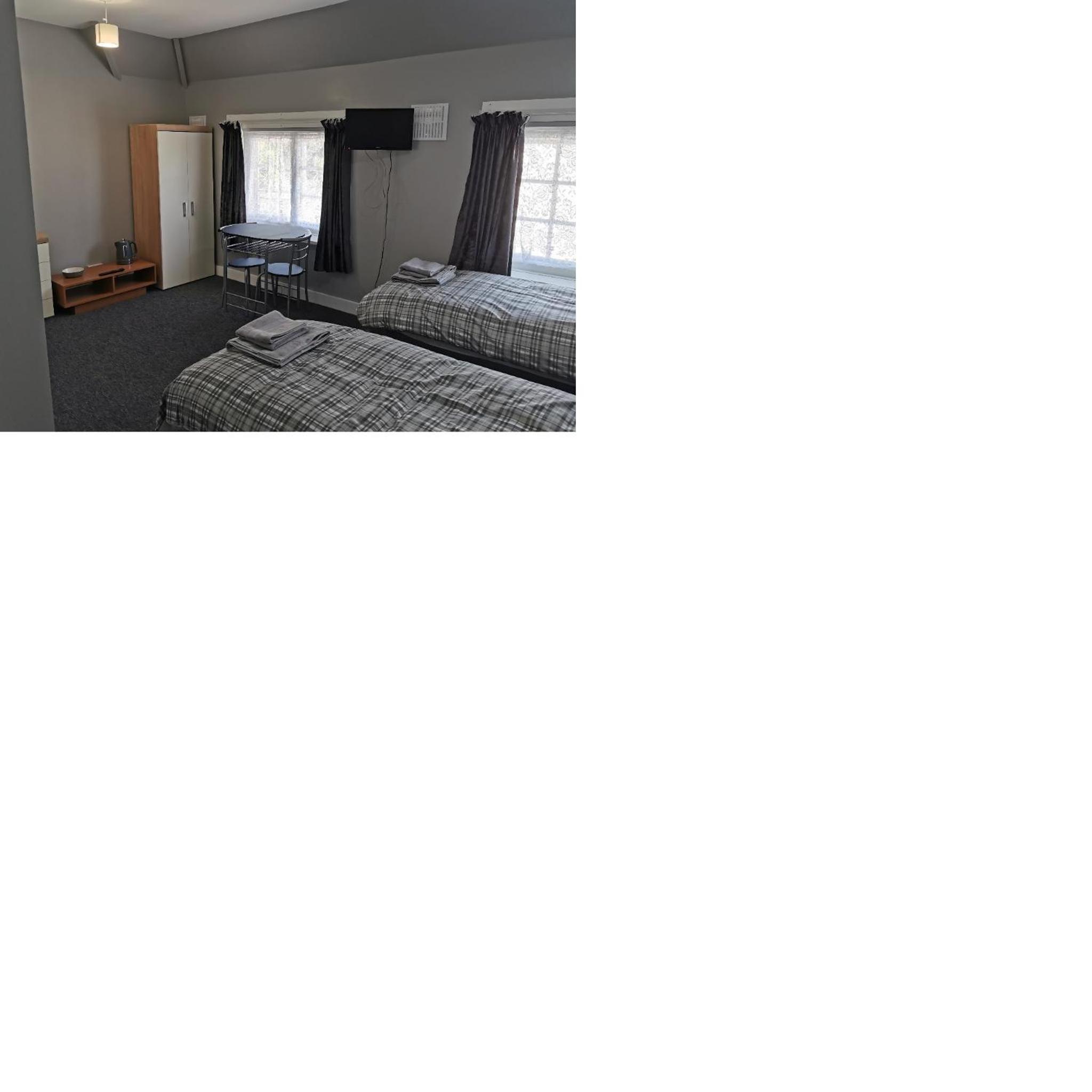 Twin Room with Shower photo 2